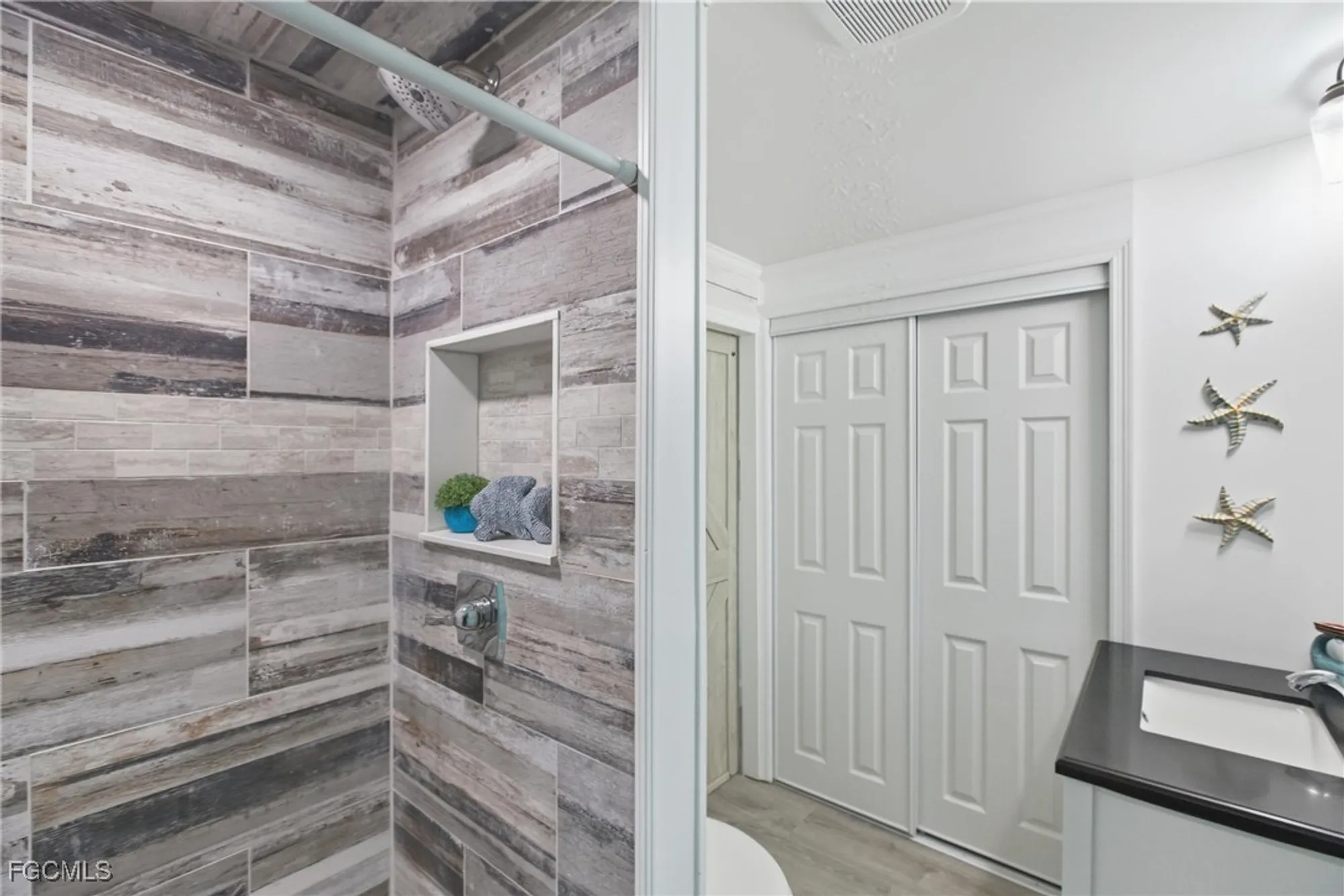 Property Slideshow image 4 of 48 | 5517 sir walter way, North Fort Myers, FL, 33917