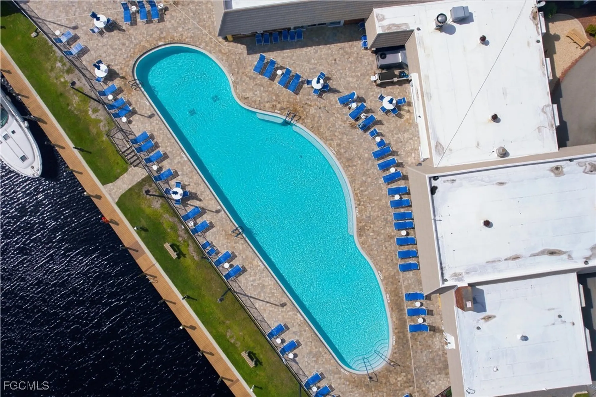 Property Slideshow image 5 of 48 | 5517 sir walter way, North Fort Myers, FL, 33917