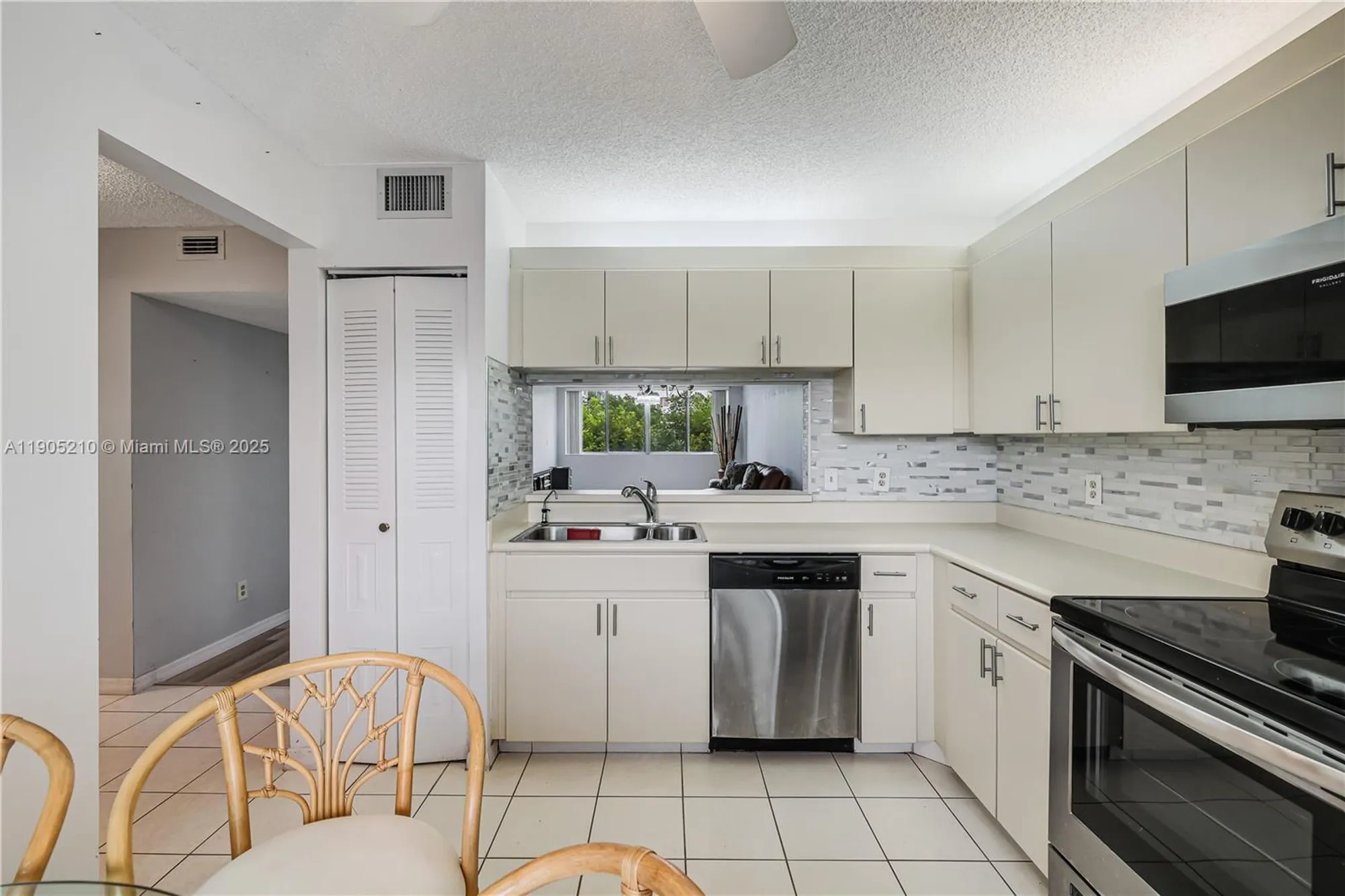 Property Slideshow image 11 of 35 | 6698 10th ave 218, Lake Worth, FL, 33467