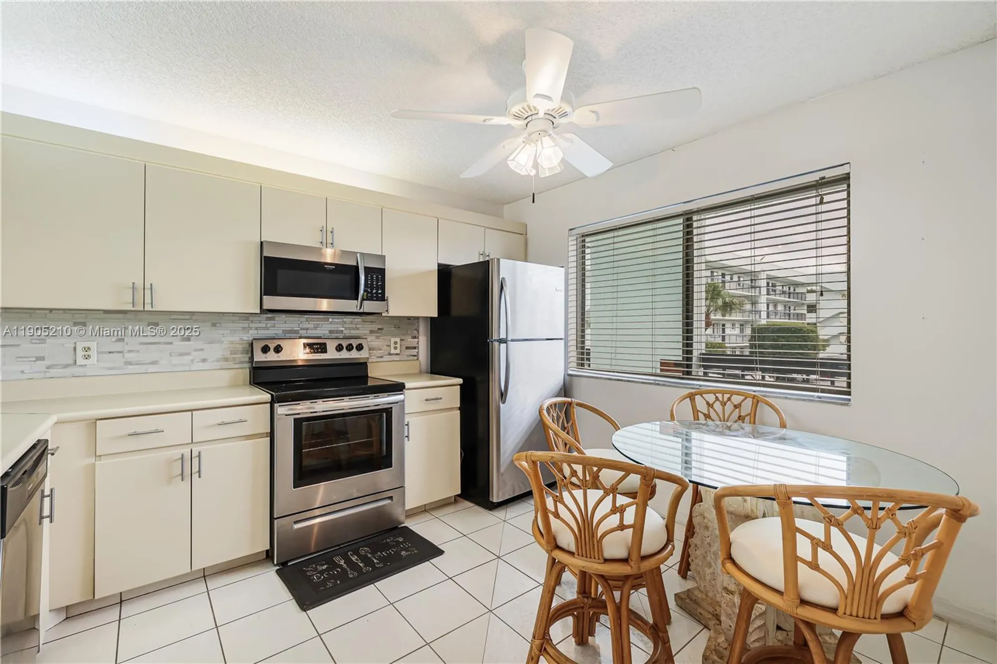 Property Slideshow image 13 of 35 | 6698 10th ave 218, Lake Worth, FL, 33467