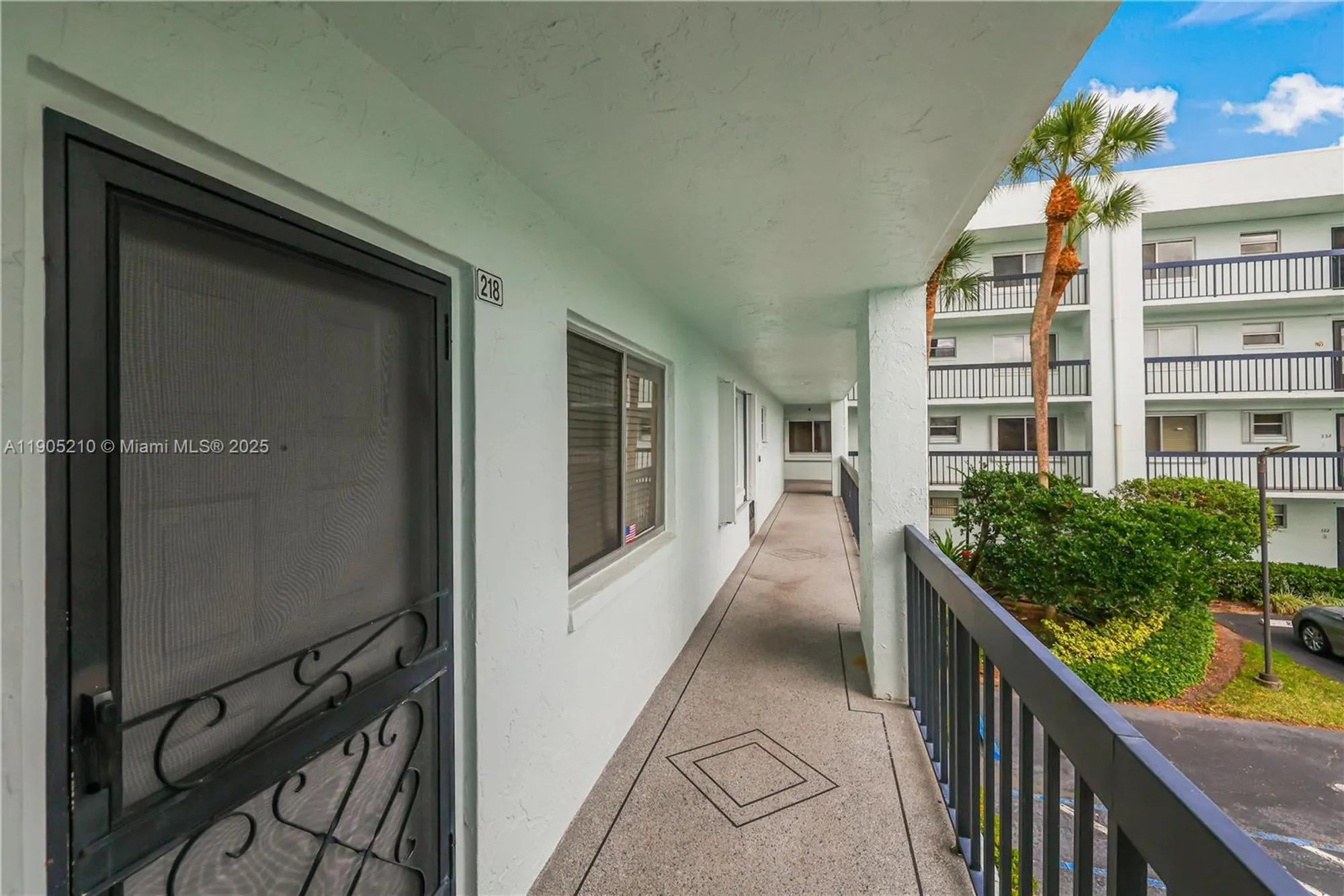 Property Slideshow image 4 of 35 | 6698 10th ave 218, Lake Worth, FL, 33467