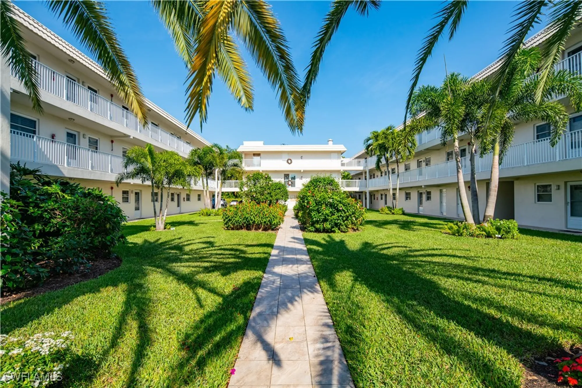 Property Slideshow image 12 of 15 | 3150 binnacle dr 2f, Naples, FL, 34103