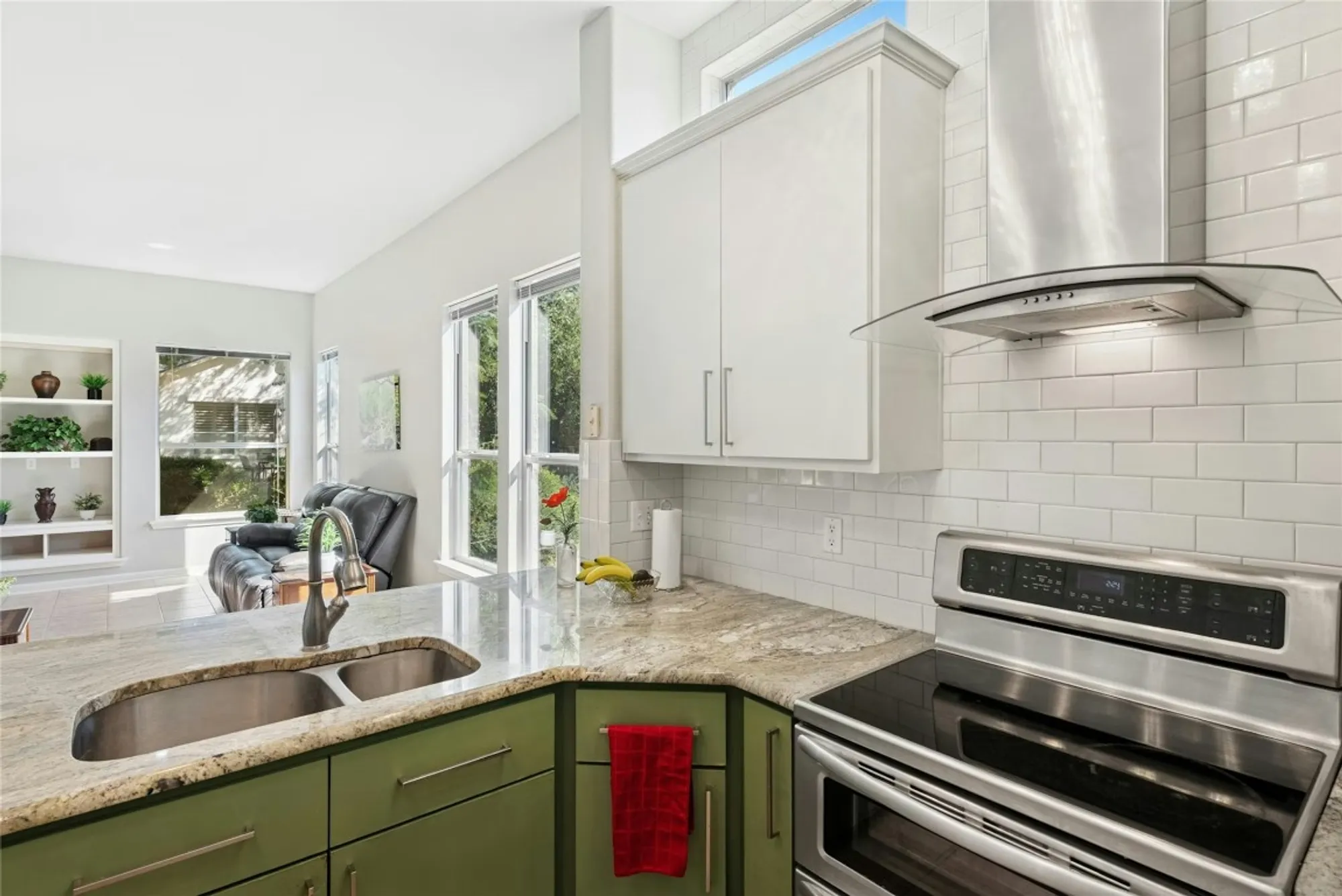 Property Slideshow image 17 of 35 | 106 waterlily ln, Georgetown, TX, 78633