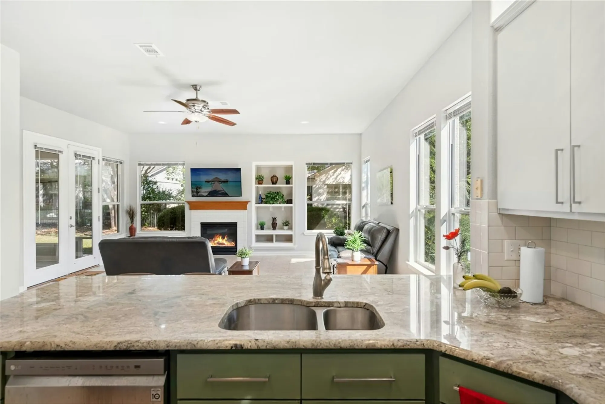 Property Slideshow image 18 of 35 | 106 waterlily ln, Georgetown, TX, 78633