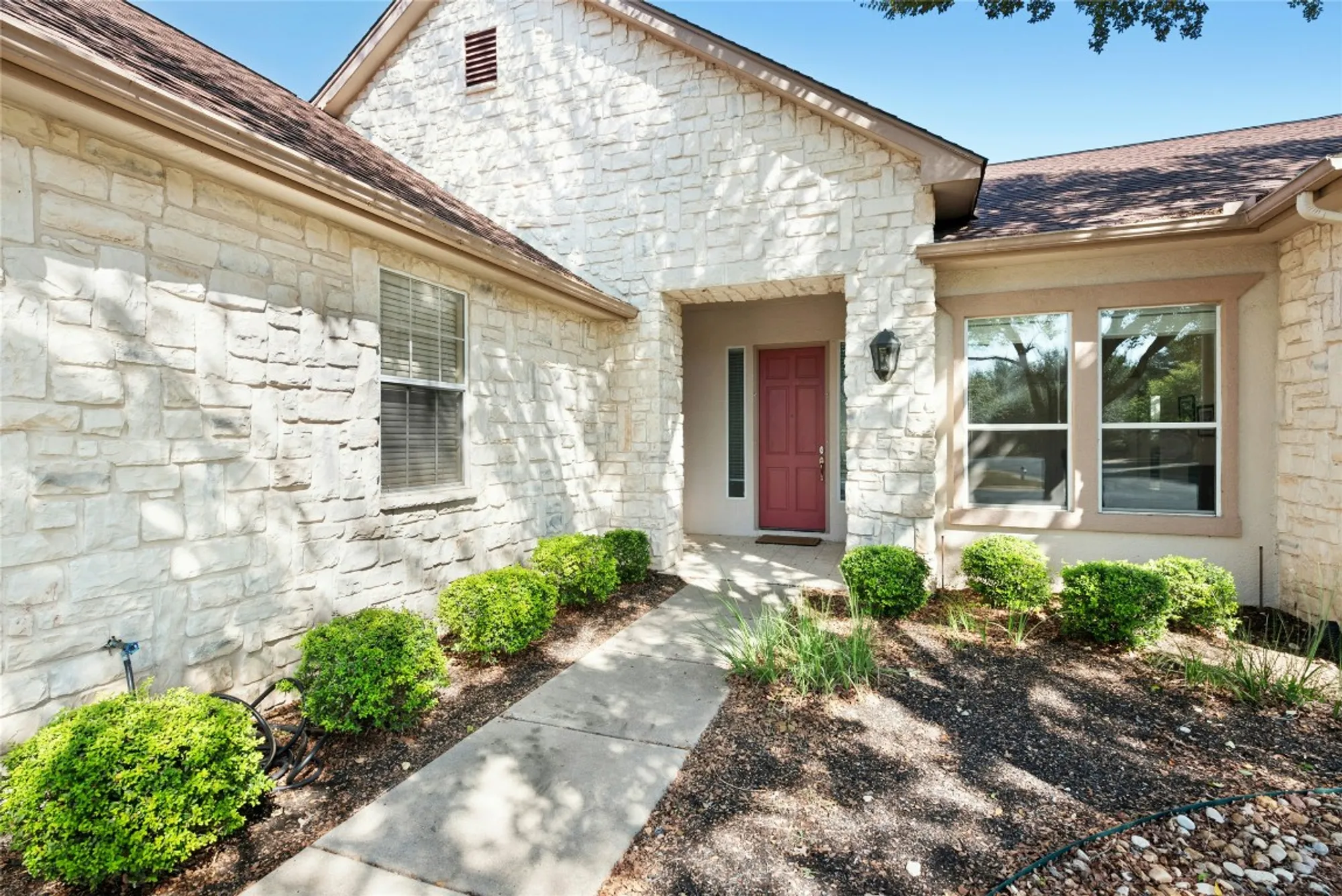 Property Slideshow image 3 of 35 | 106 waterlily ln, Georgetown, TX, 78633