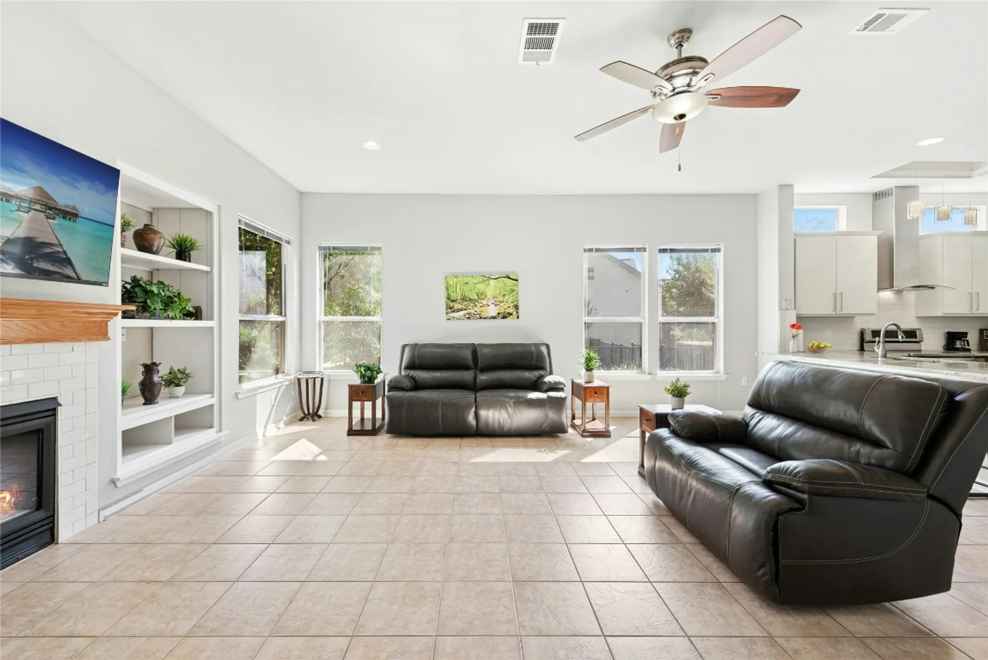 Property Slideshow image 6 of 35 | 106 waterlily ln, Georgetown, TX, 78633