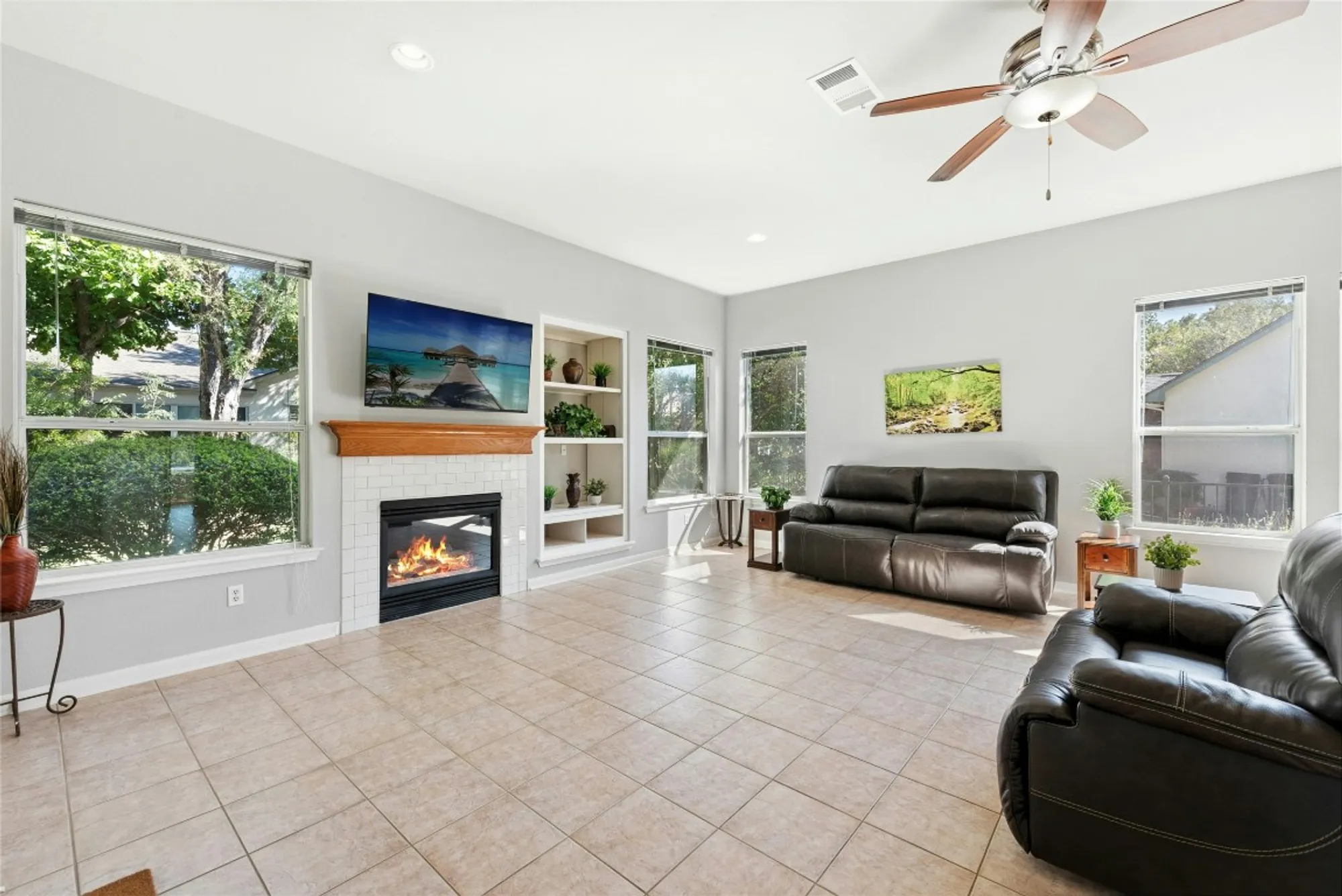 Property Slideshow image 7 of 35 | 106 waterlily ln, Georgetown, TX, 78633