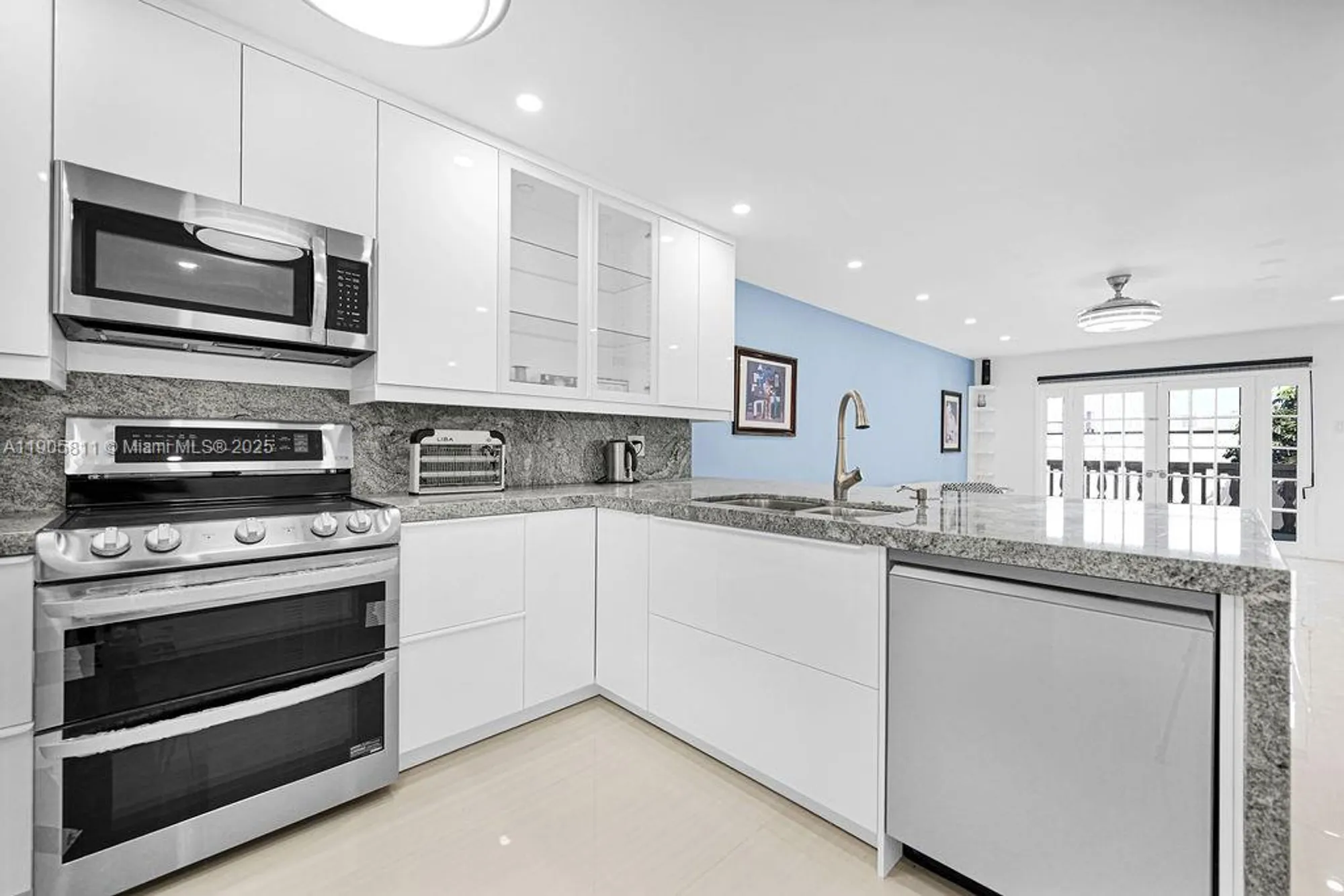Property Slideshow image 14 of 25 | 410 se 2nd st 223, Hallandale Beach, FL, 33009