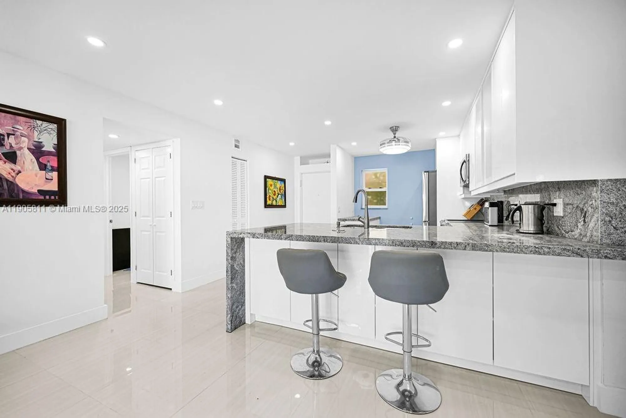 Property Slideshow image 16 of 25 | 410 se 2nd st 223, Hallandale Beach, FL, 33009
