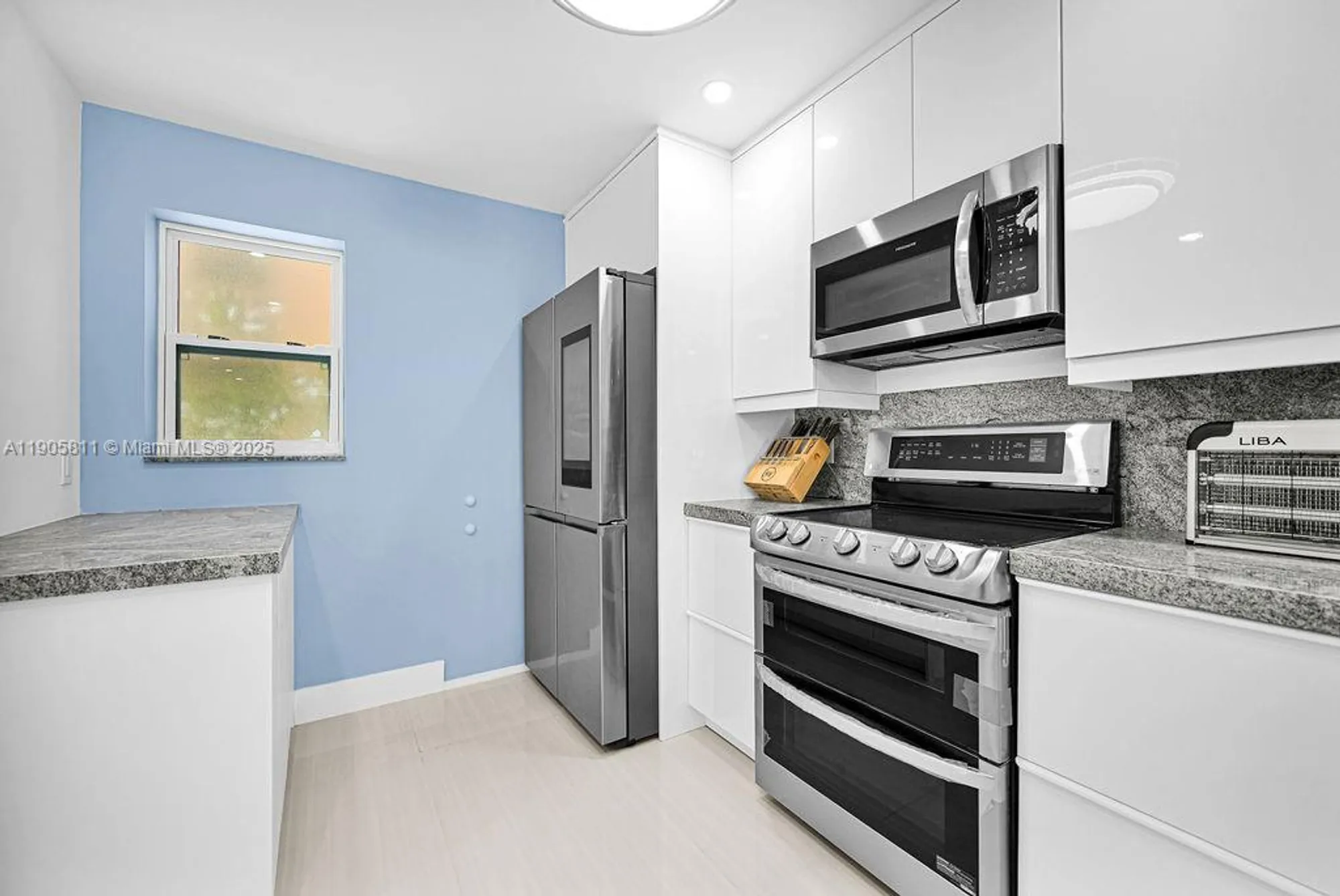 Property Slideshow image 17 of 25 | 410 se 2nd st 223, Hallandale Beach, FL, 33009