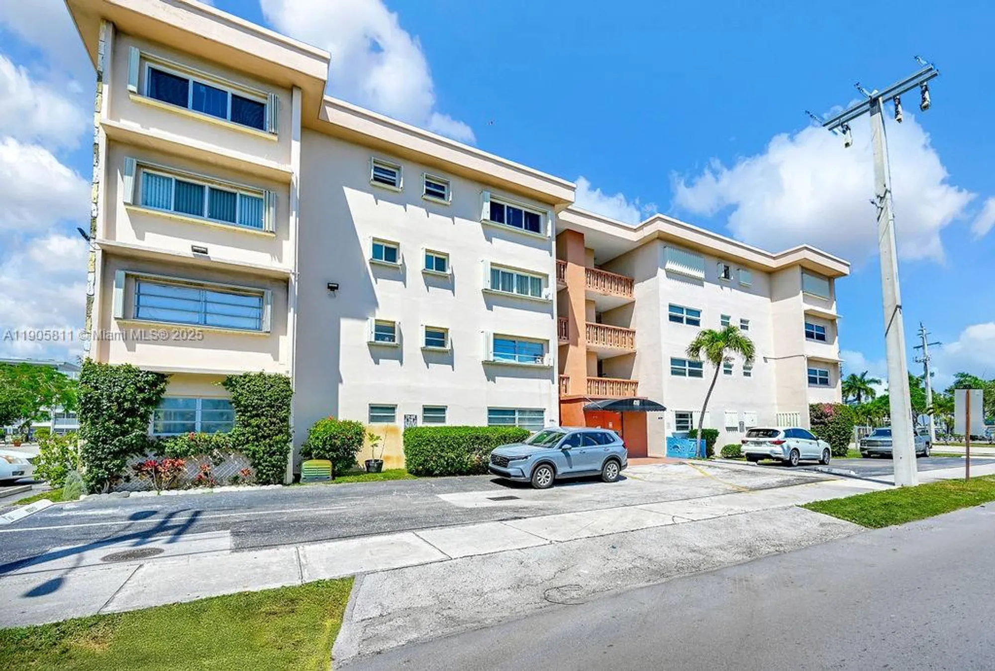 Property Slideshow image 1 of 25 | 410 se 2nd st 223, Hallandale Beach, FL, 33009