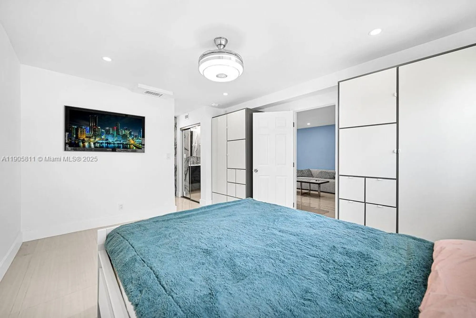 Property Slideshow image 10 of 25 | 410 se 2nd st 223, Hallandale Beach, FL, 33009