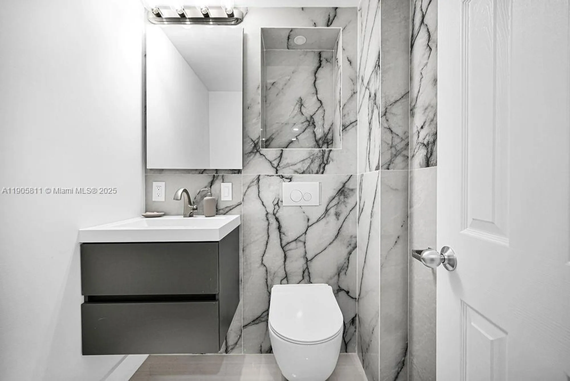 Property Slideshow image 12 of 25 | 410 se 2nd st 223, Hallandale Beach, FL, 33009