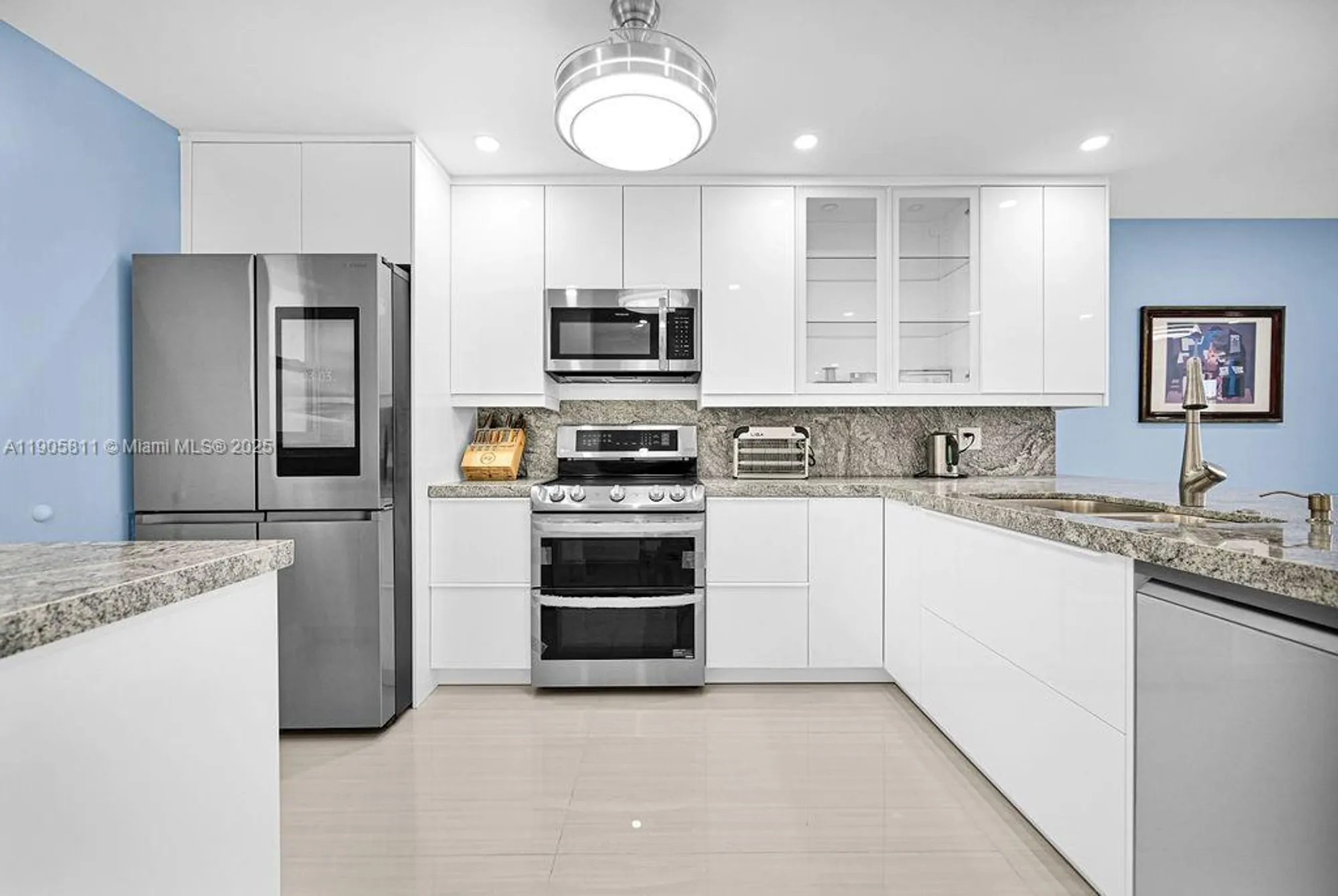 Property Slideshow image 13 of 25 | 410 se 2nd st 223, Hallandale Beach, FL, 33009