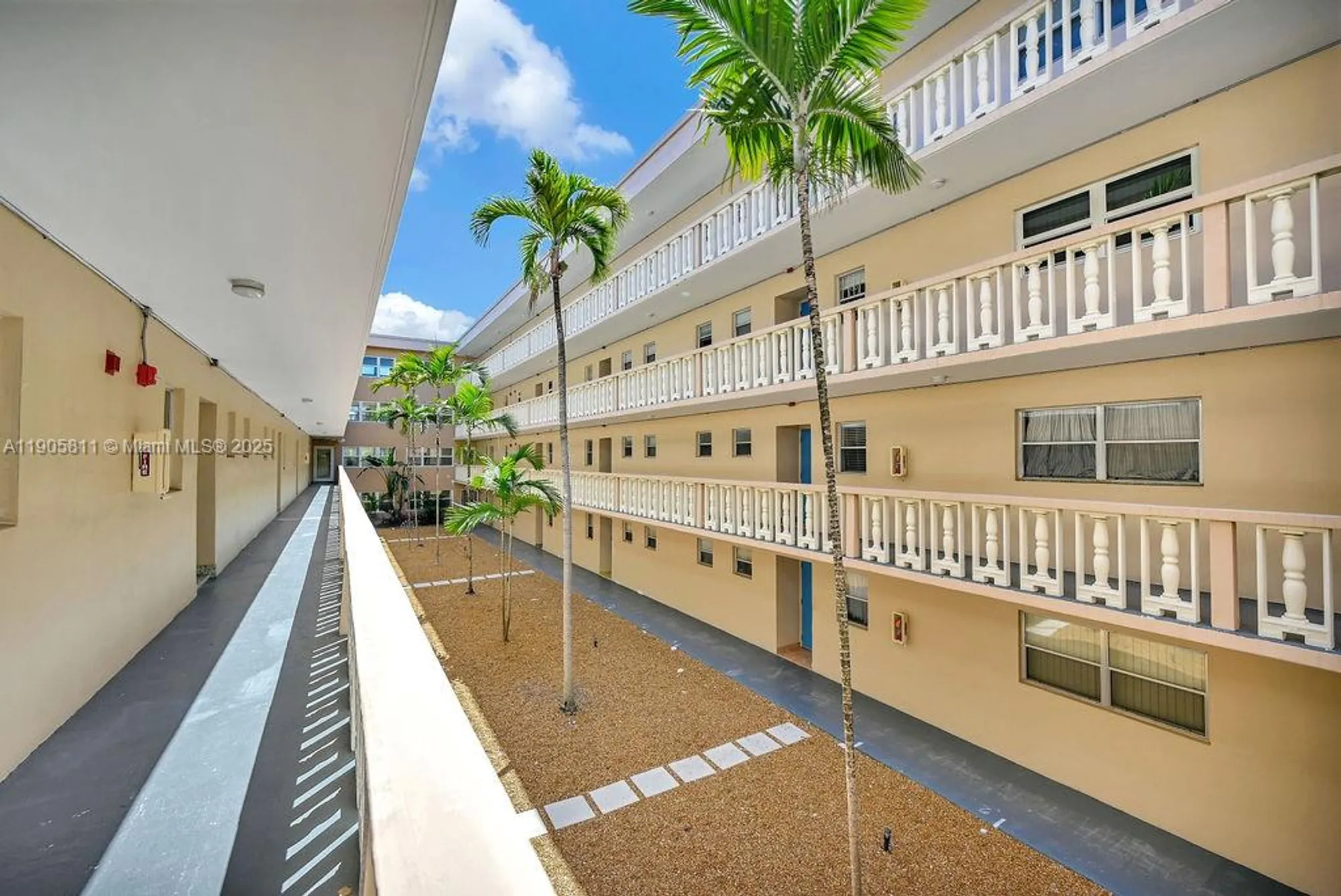 Property Slideshow image 22 of 25 | 410 se 2nd st 223, Hallandale Beach, FL, 33009