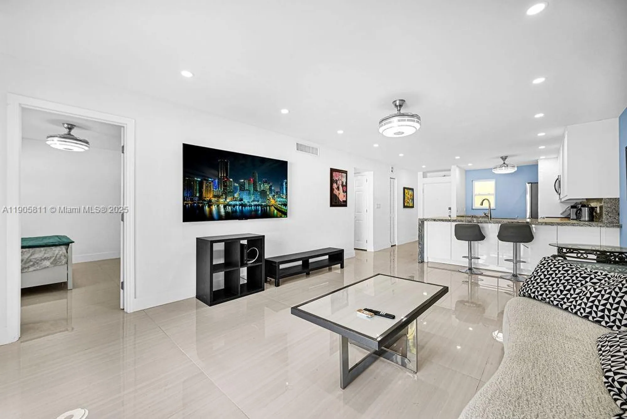 Property Slideshow image 6 of 25 | 410 se 2nd st 223, Hallandale Beach, FL, 33009