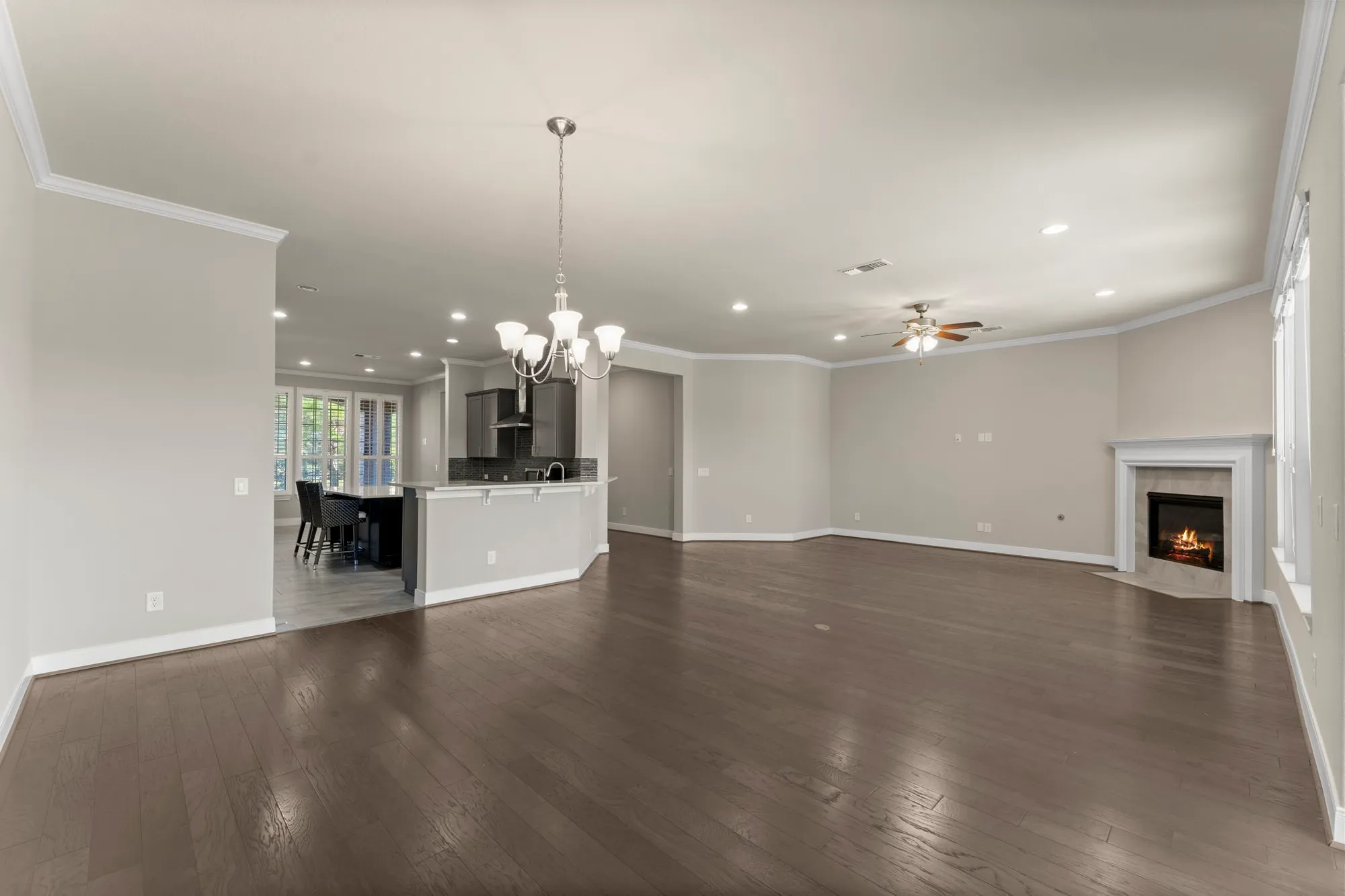 Property Slideshow image 10 of 50 | 349 kerry bog ln, The Woodlands, TX, 77382