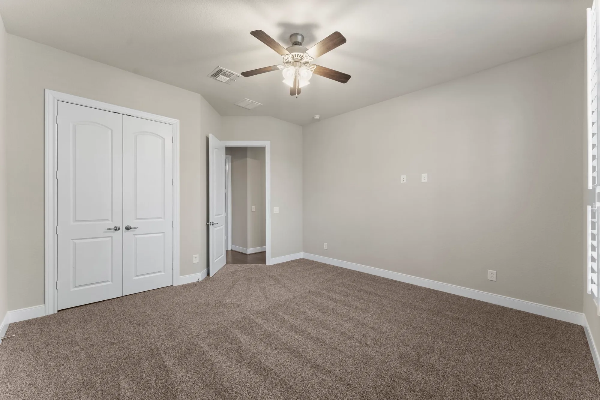 Property Slideshow image 24 of 50 | 349 kerry bog ln, Spring, TX, 77382