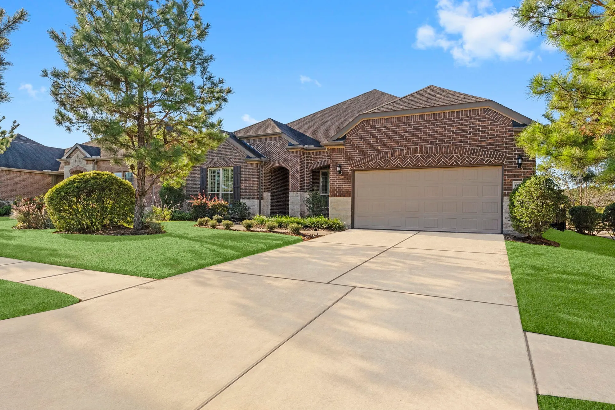 Property Slideshow image 2 of 50 | 349 kerry bog ln, Spring, TX, 77382