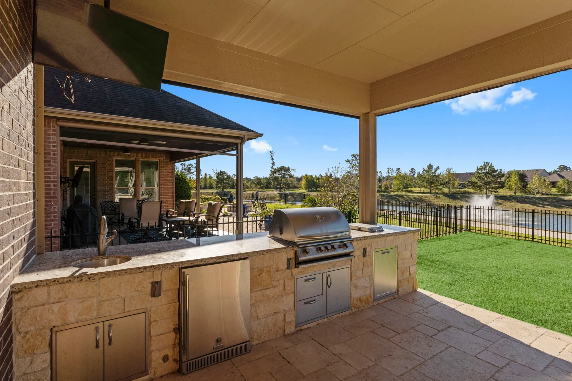 Property Slideshow image 32 of 50 | 349 kerry bog ln, The Woodlands, TX, 77382