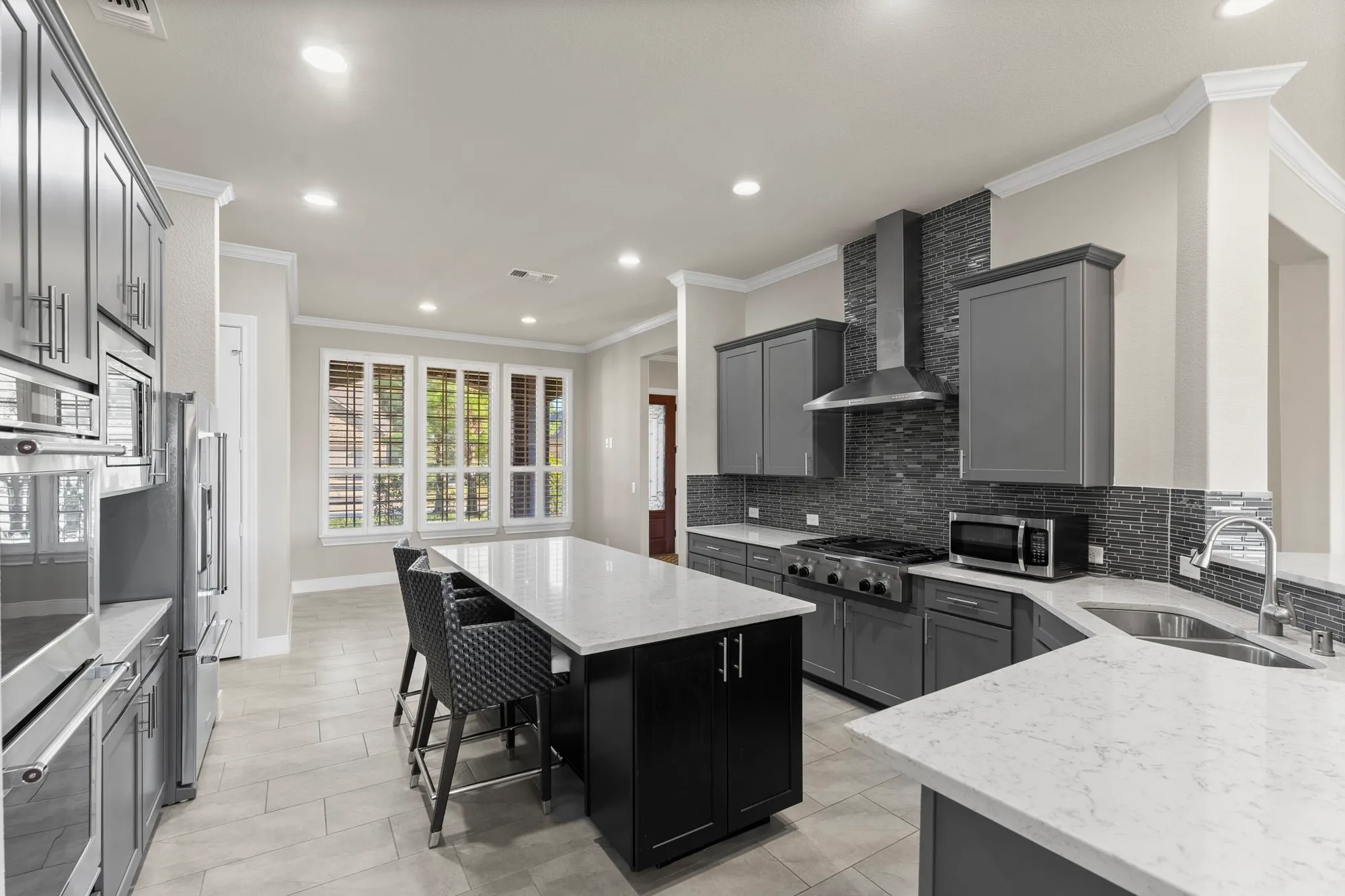 Property Slideshow image 4 of 50 | 349 kerry bog ln, The Woodlands, TX, 77382