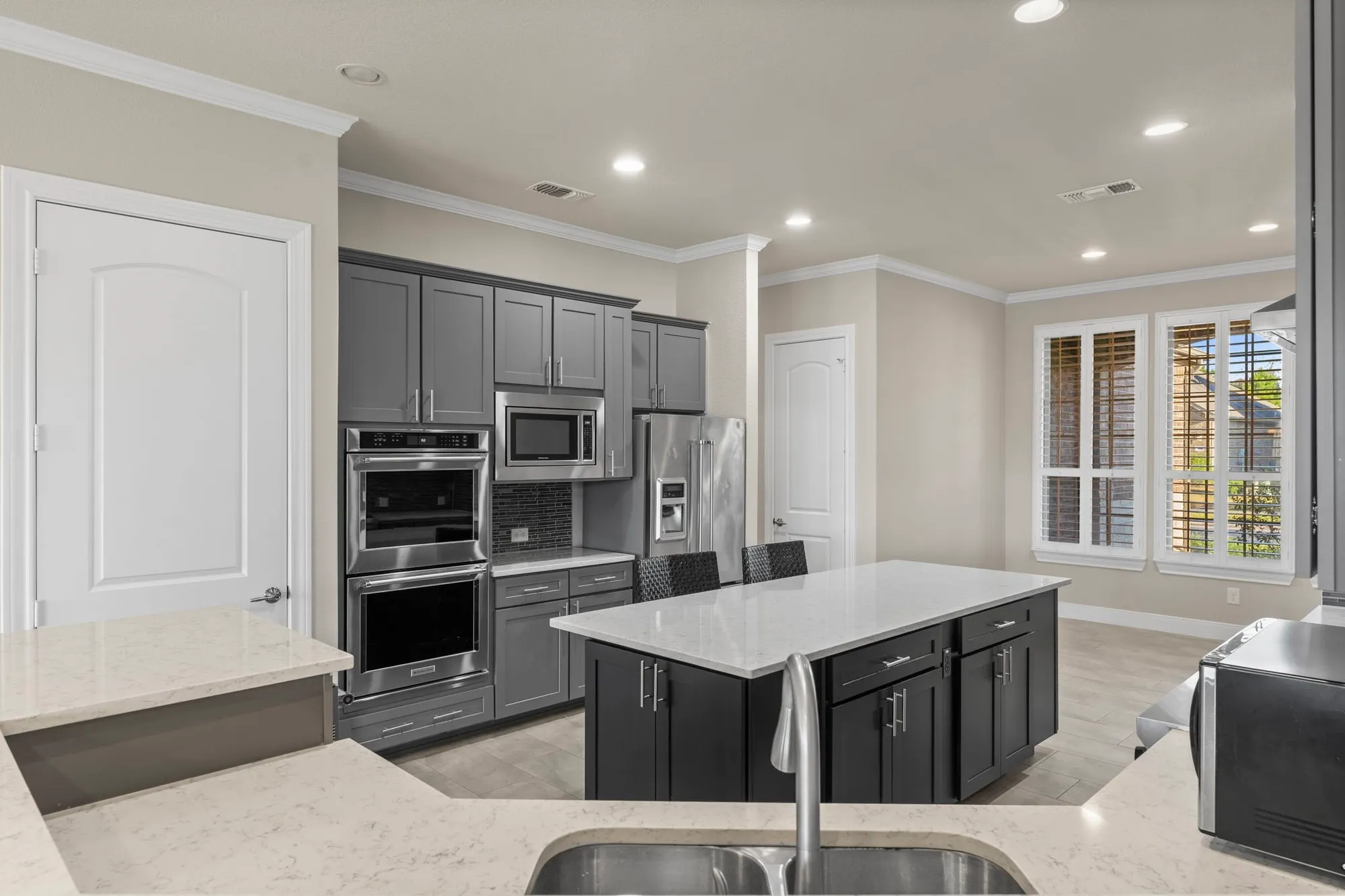 Property Slideshow image 5 of 50 | 349 kerry bog ln, Spring, TX, 77382