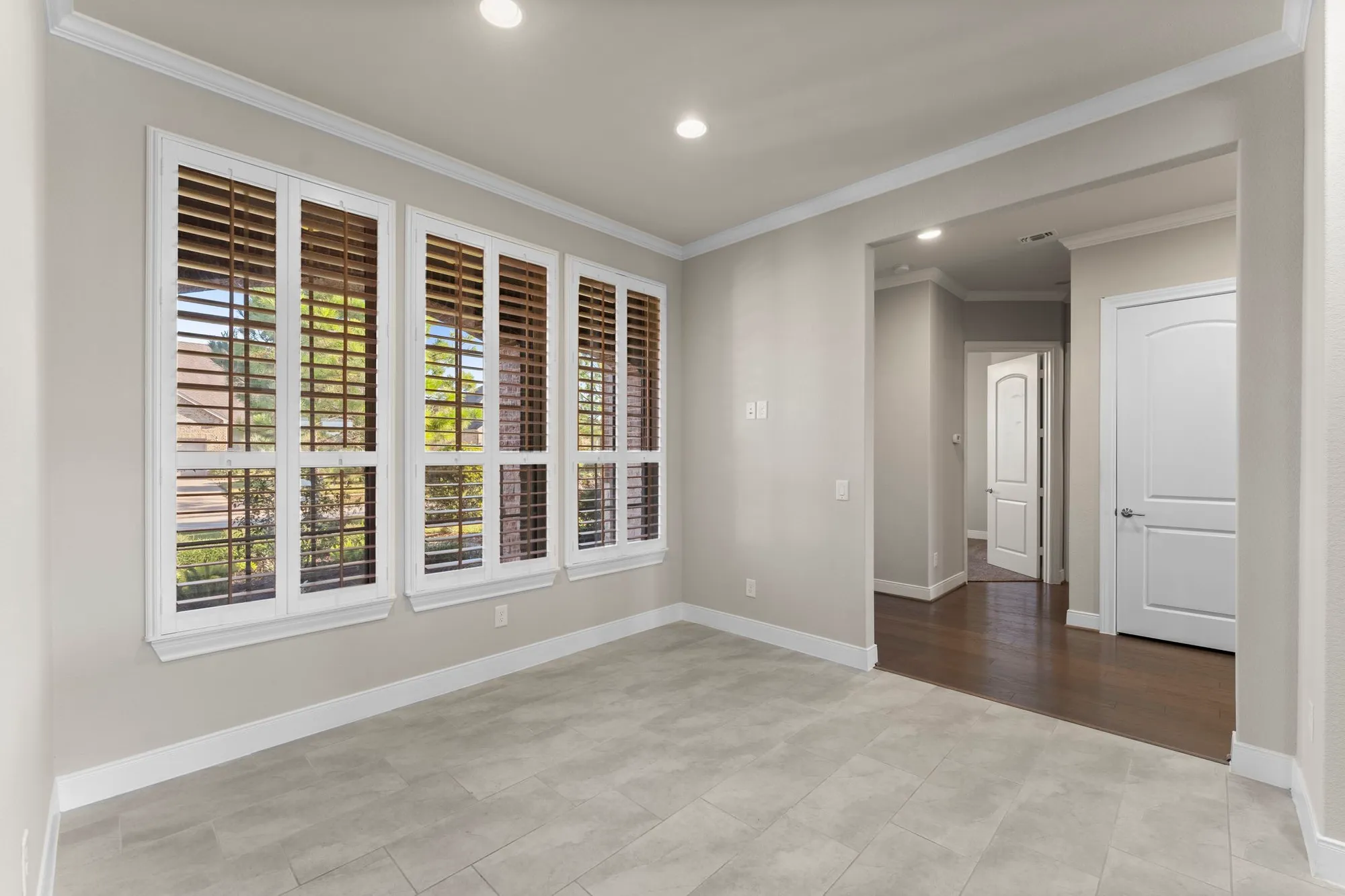 Property Slideshow image 7 of 50 | 349 kerry bog ln, Spring, TX, 77382