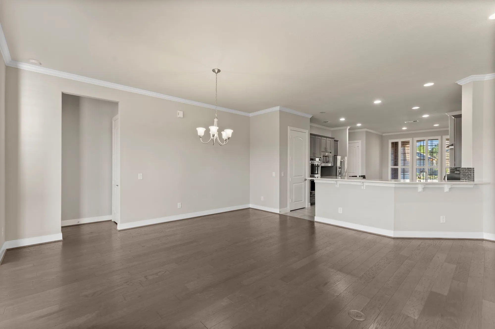 Property Slideshow image 9 of 50 | 349 kerry bog ln, The Woodlands, TX, 77382