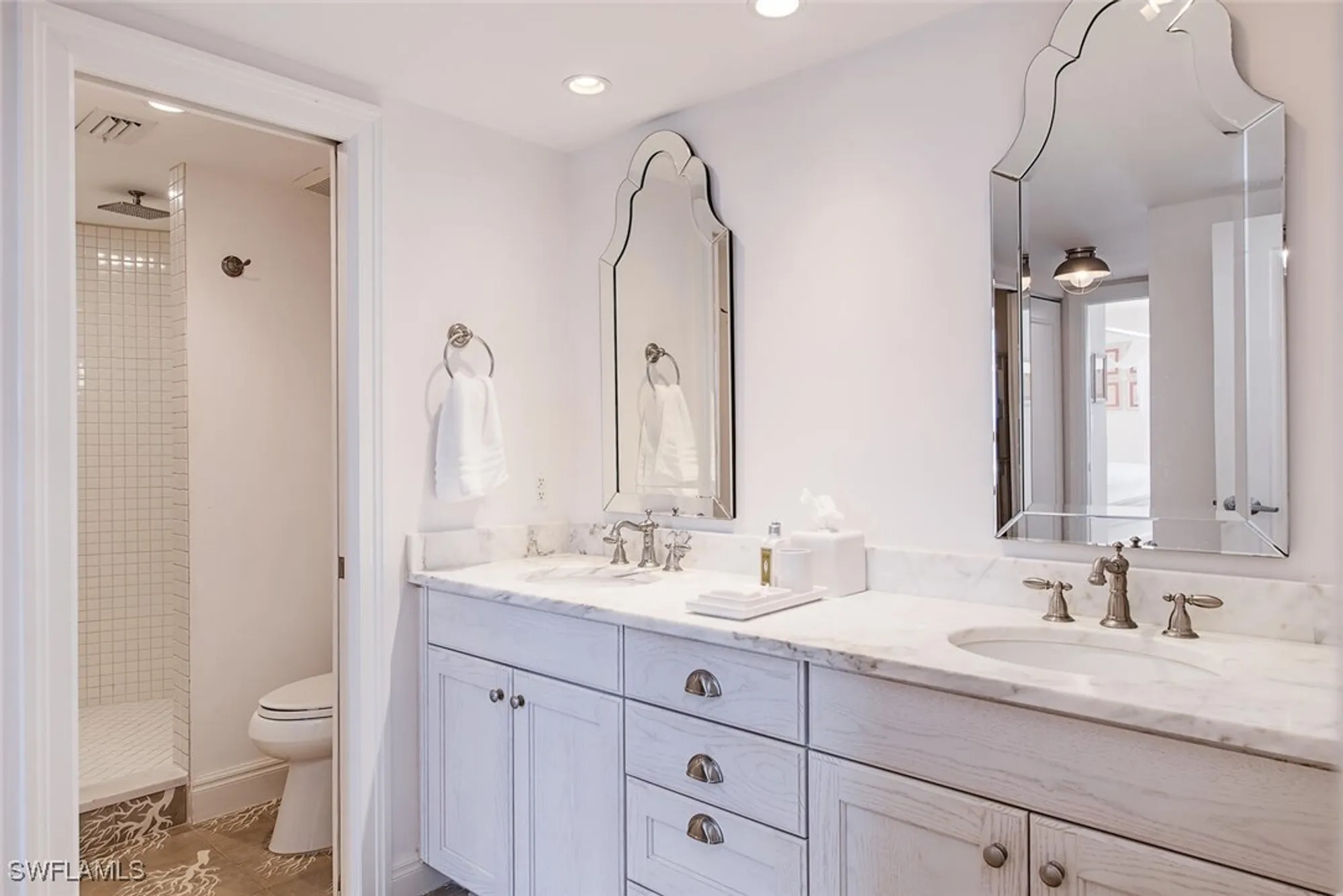 Property Slideshow image 8 of 18 | 3115 gulf shore blvd 706s, Naples, FL, 34103