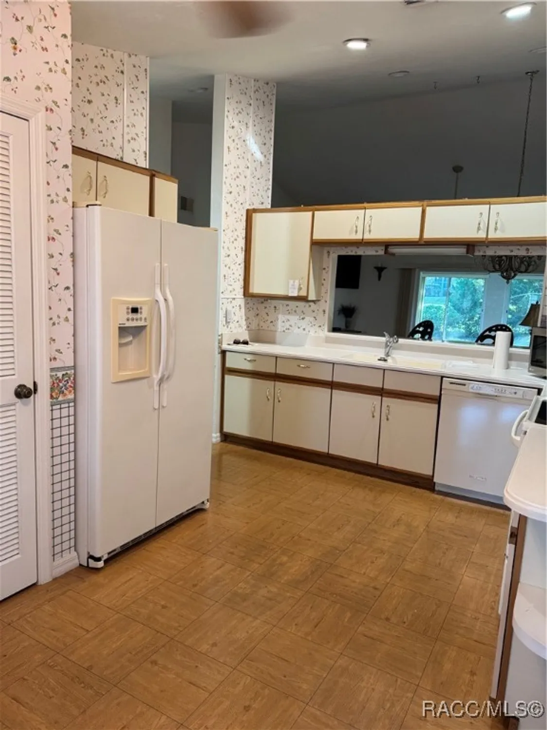 Property Slideshow image 8 of 26 | 1683 n foxboro loop, Crystal River, FL, 34429