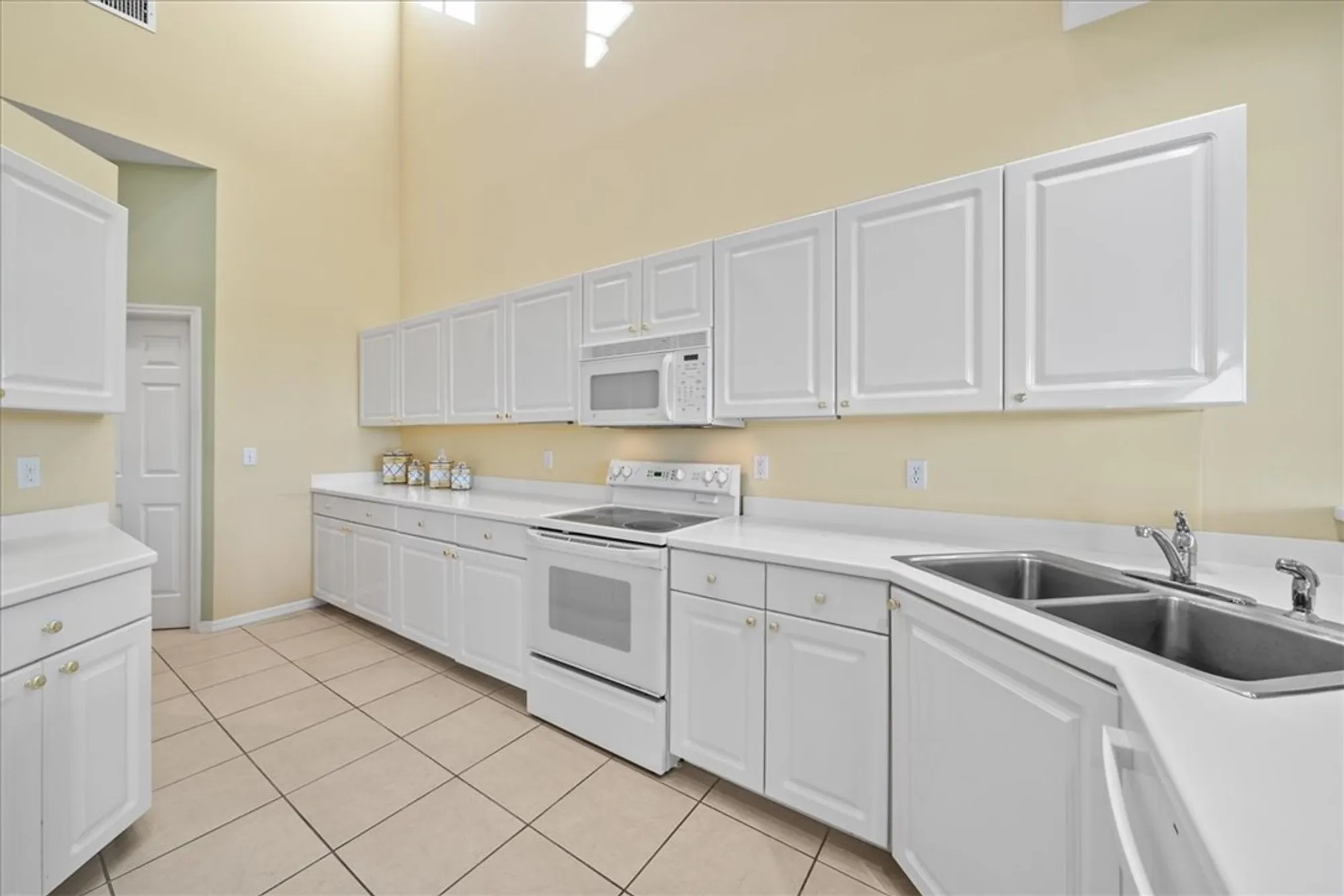 Property Slideshow image 15 of 36 | 1725 victoria cir, Vero Beach, FL, 32967