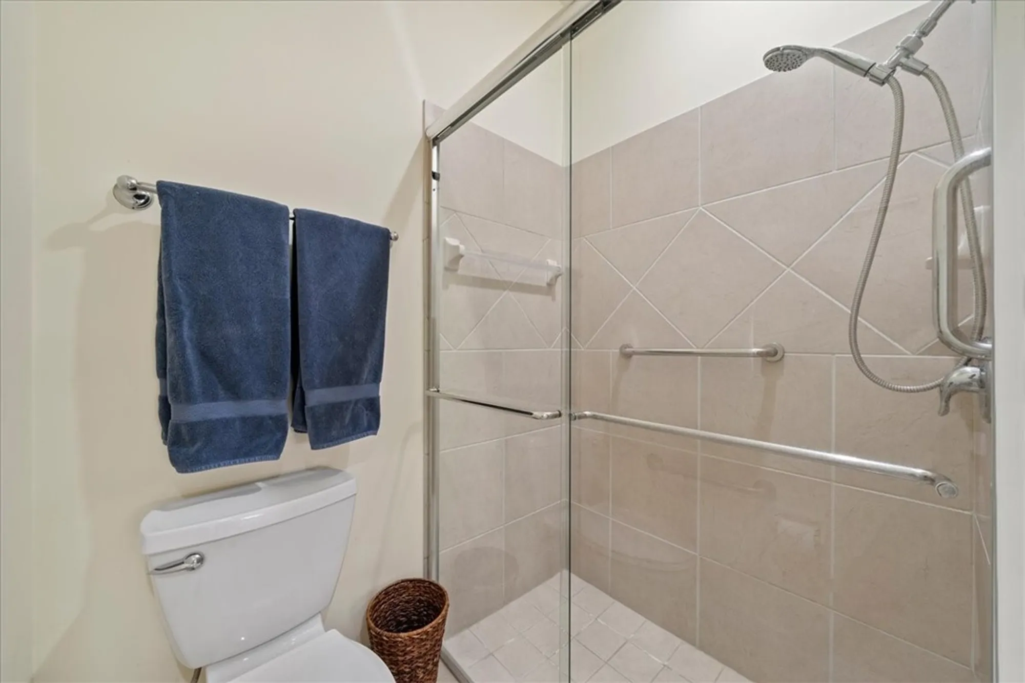 Property Slideshow image 21 of 36 | 1725 victoria cir, Vero Beach, FL, 32967