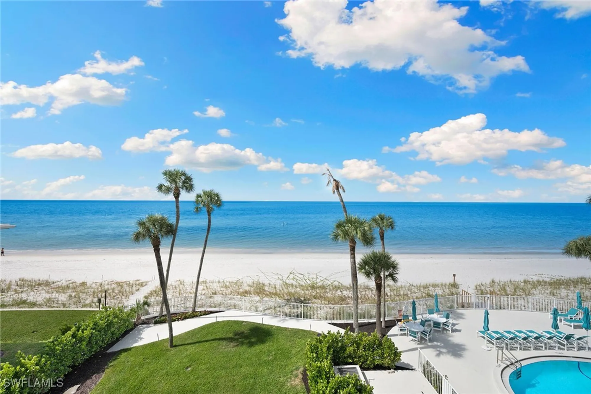 Property Slideshow image 14 of 24 | 2885 gulf shore blvd 304, Naples, FL, 34103