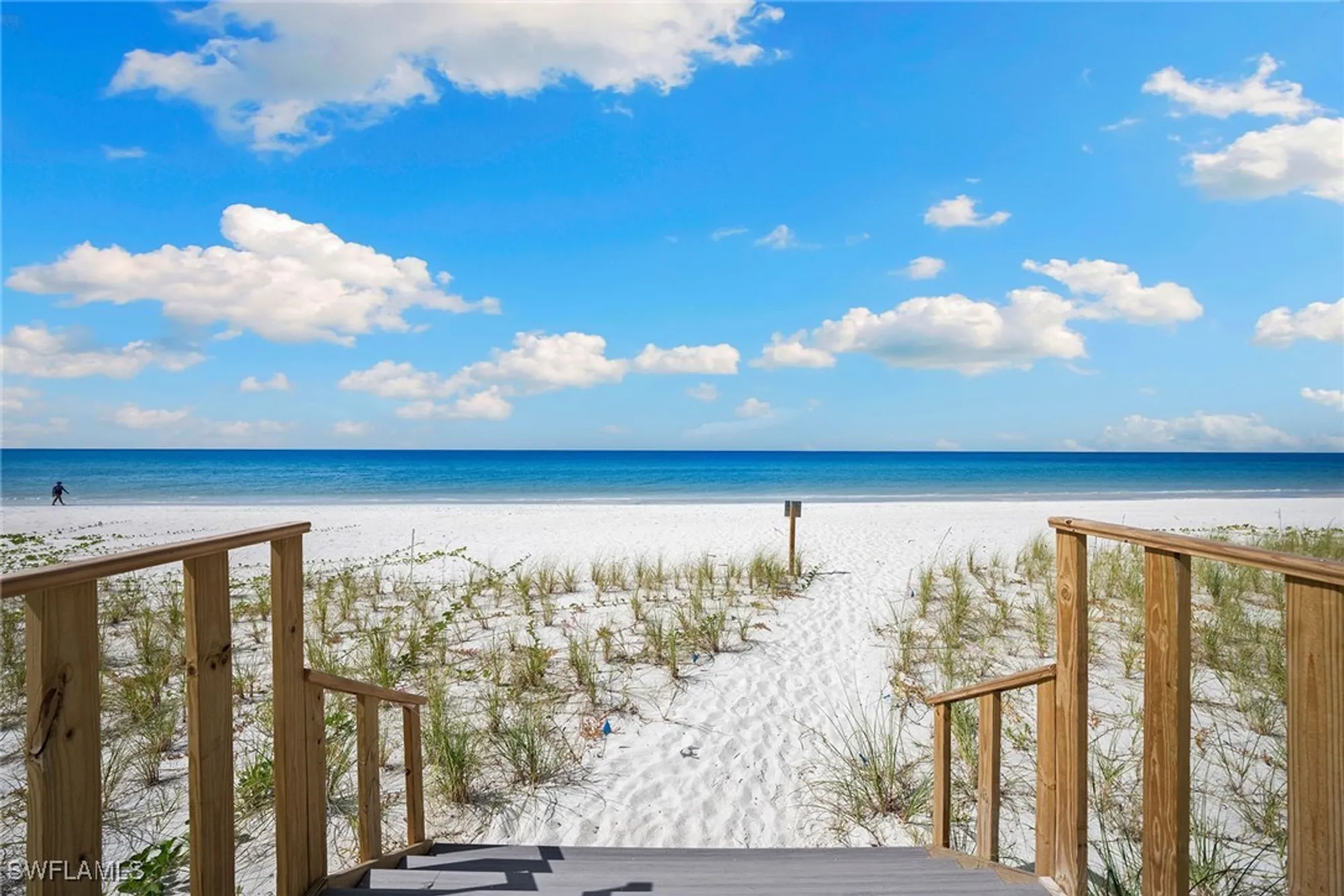 Property Slideshow image 16 of 24 | 2885 gulf shore blvd 304, Naples, FL, 34103