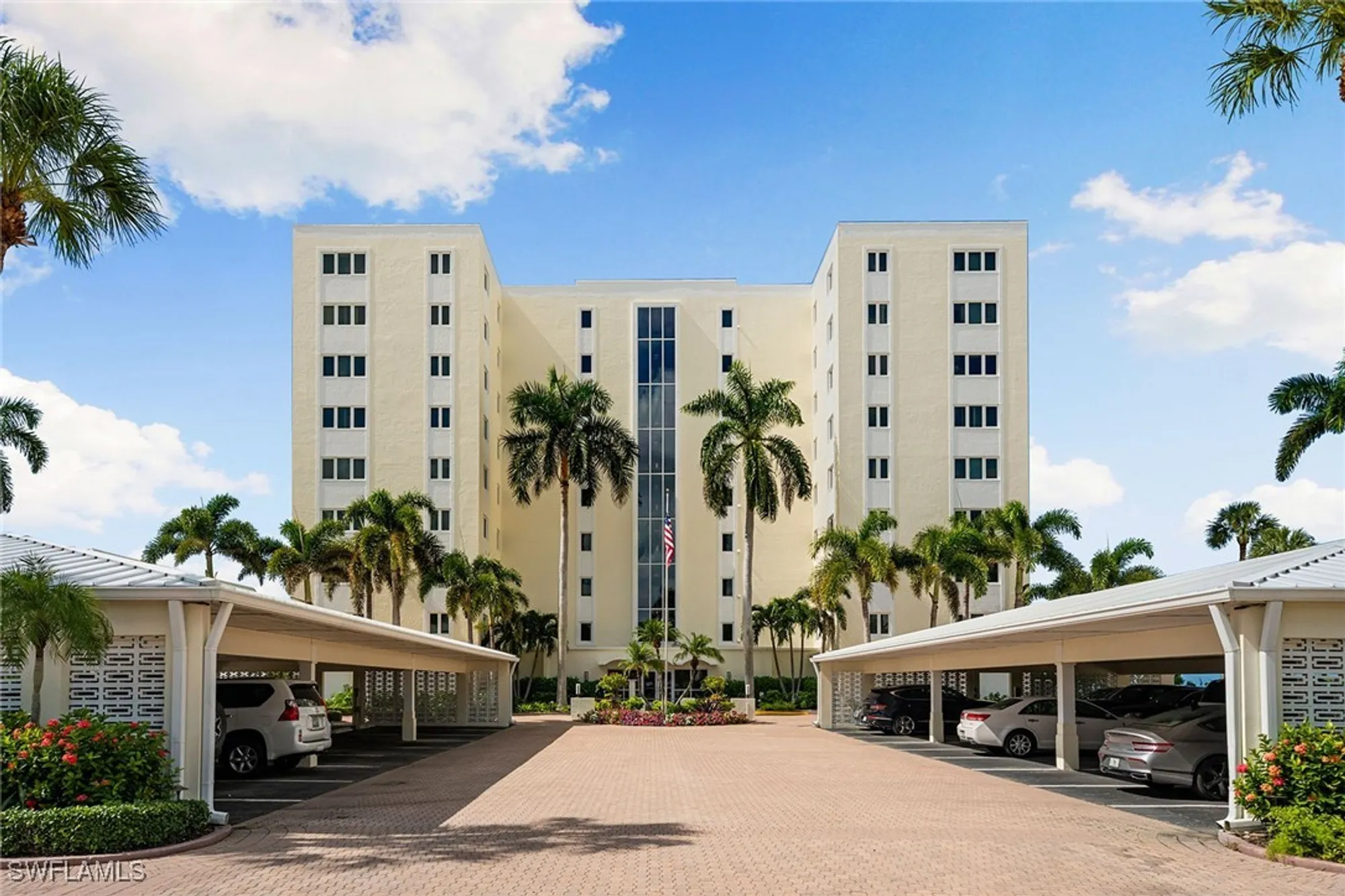 Property Slideshow image 18 of 24 | 2885 gulf shore blvd 304, Naples, FL, 34103