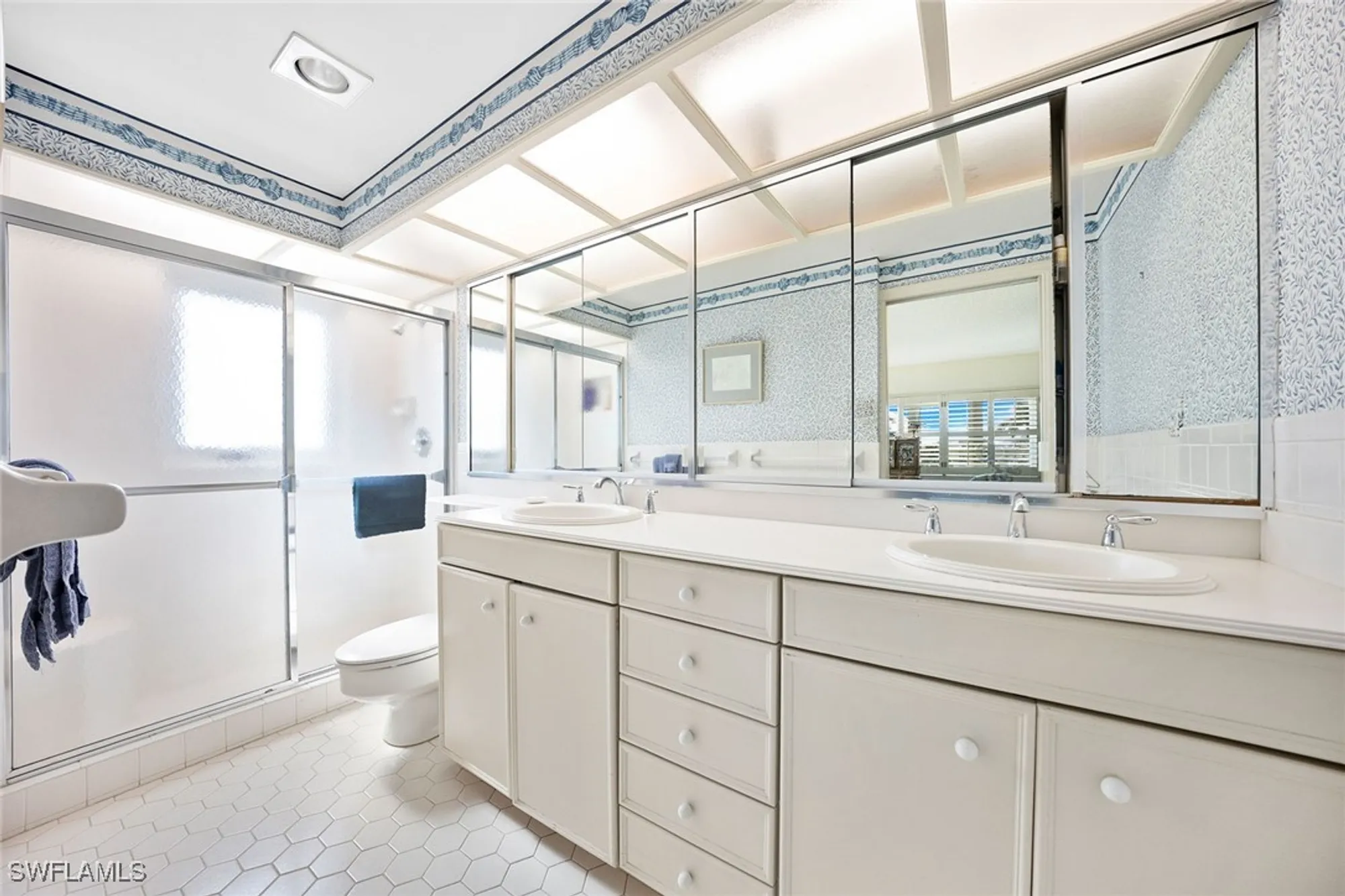 Property Slideshow image 10 of 24 | 2885 gulf shore blvd 304, Naples, FL, 34103
