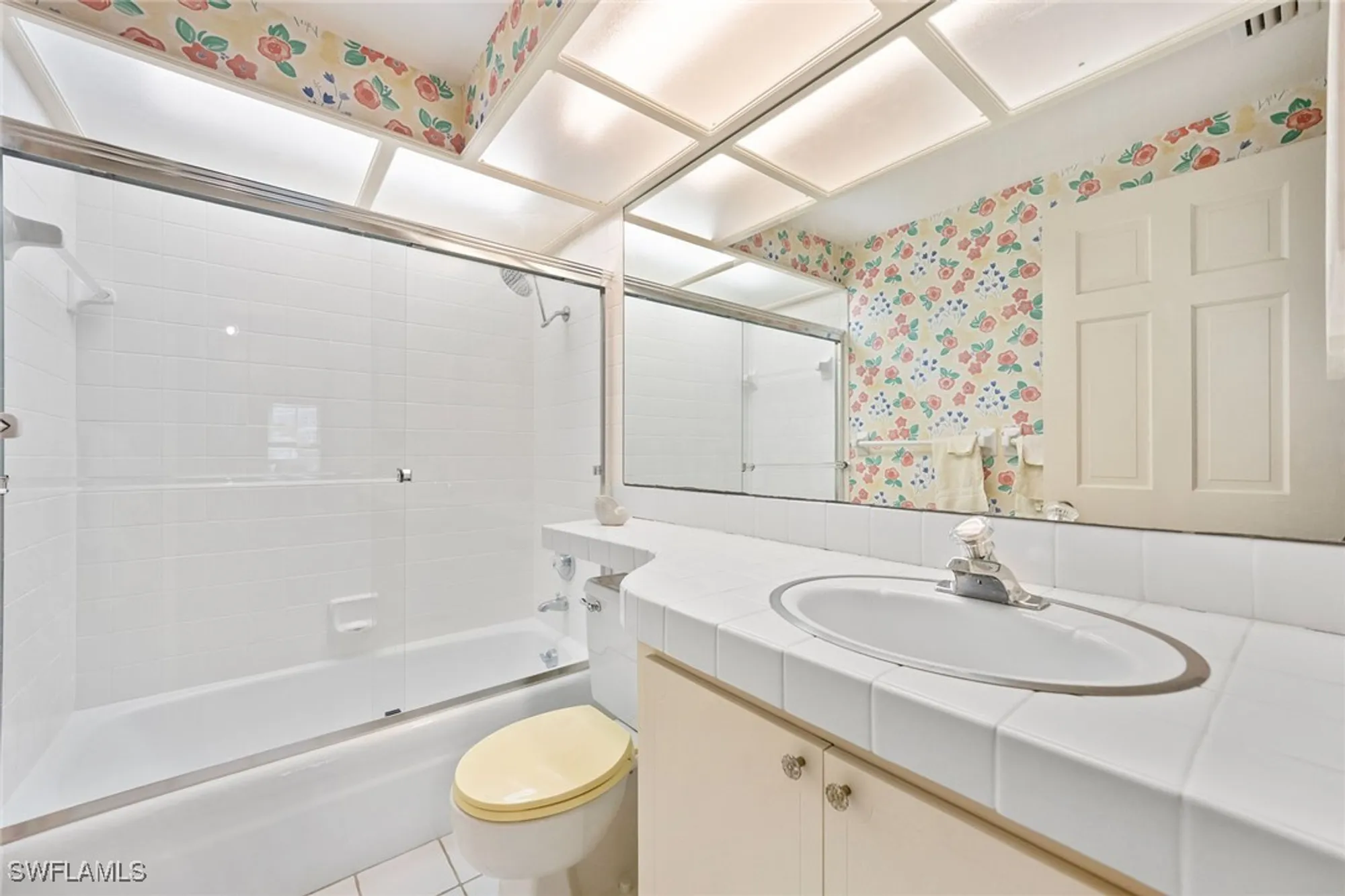 Property Slideshow image 12 of 24 | 2885 gulf shore blvd 304, Naples, FL, 34103