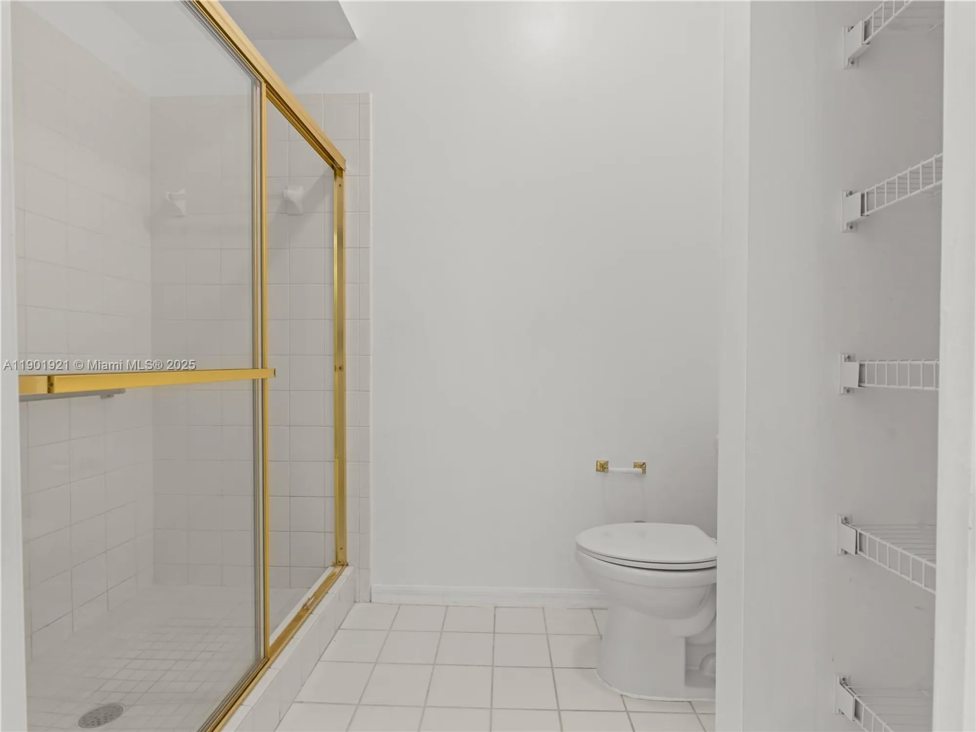 Property Slideshow image 19 of 27 | 10168 lombardy dr, Tamarac, FL, 33321