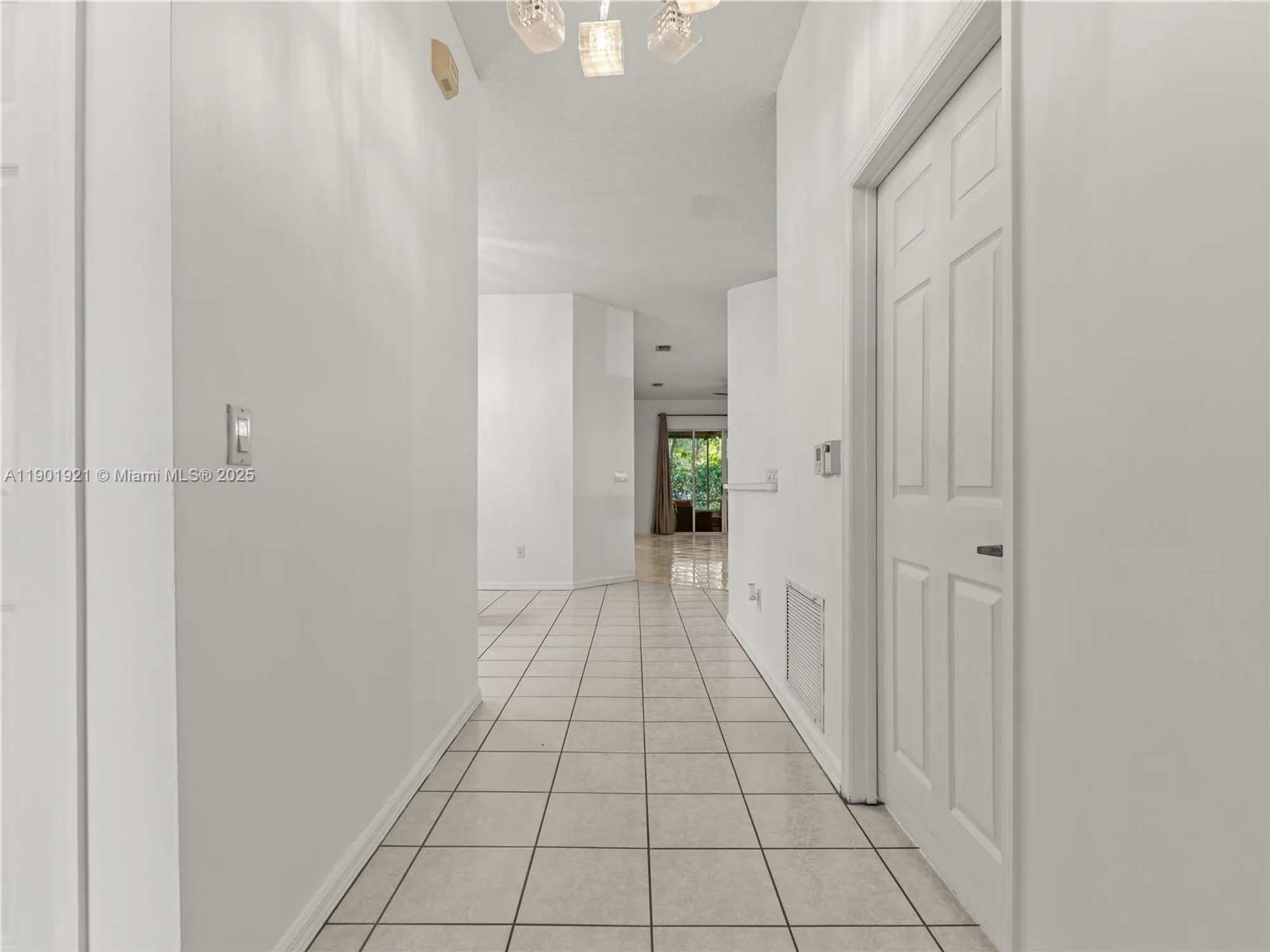 Property Slideshow image 10 of 27 | 10168 lombardy dr, Tamarac, FL, 33321