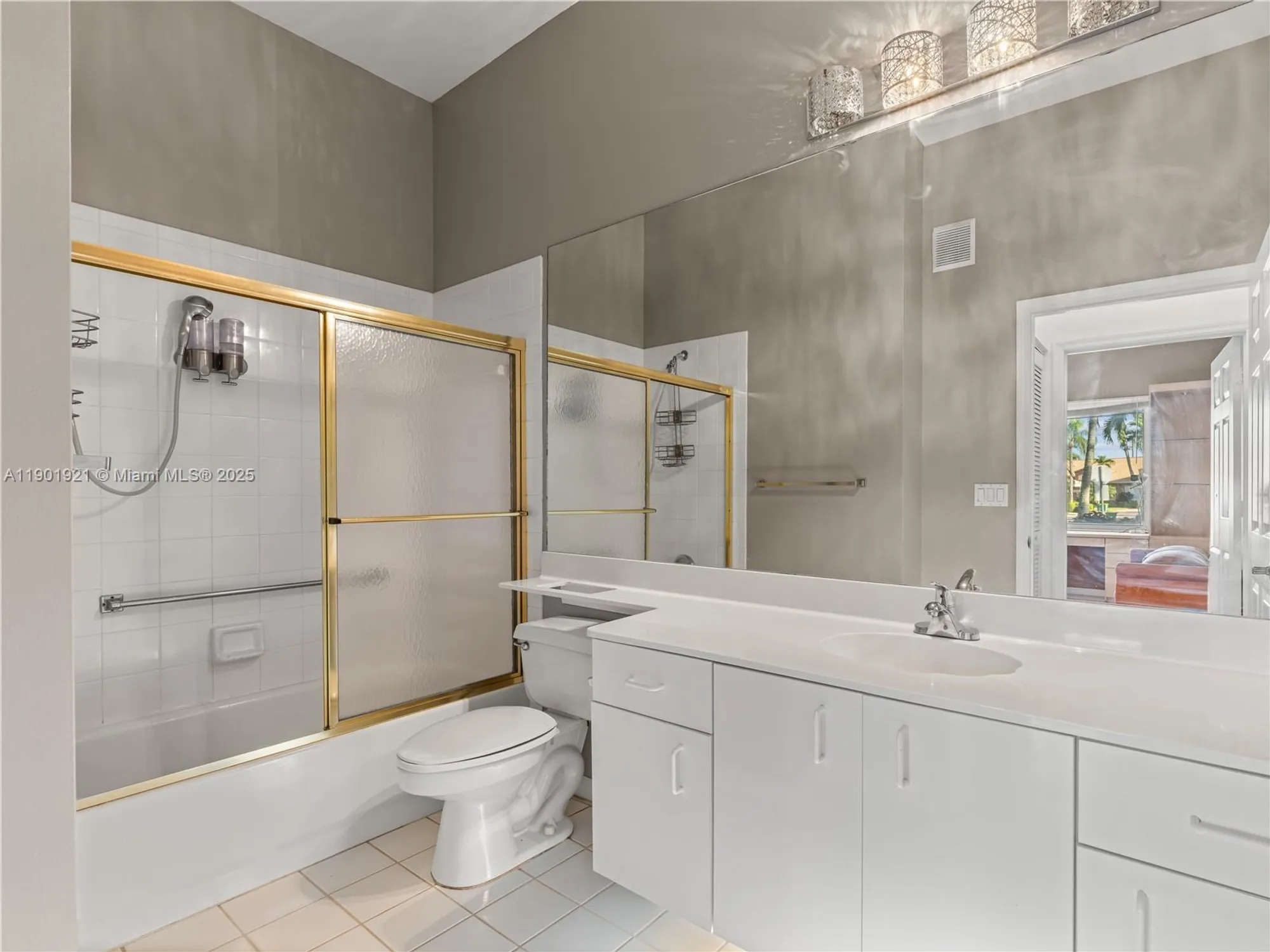 Property Slideshow image 12 of 27 | 10168 lombardy dr, Tamarac, FL, 33321