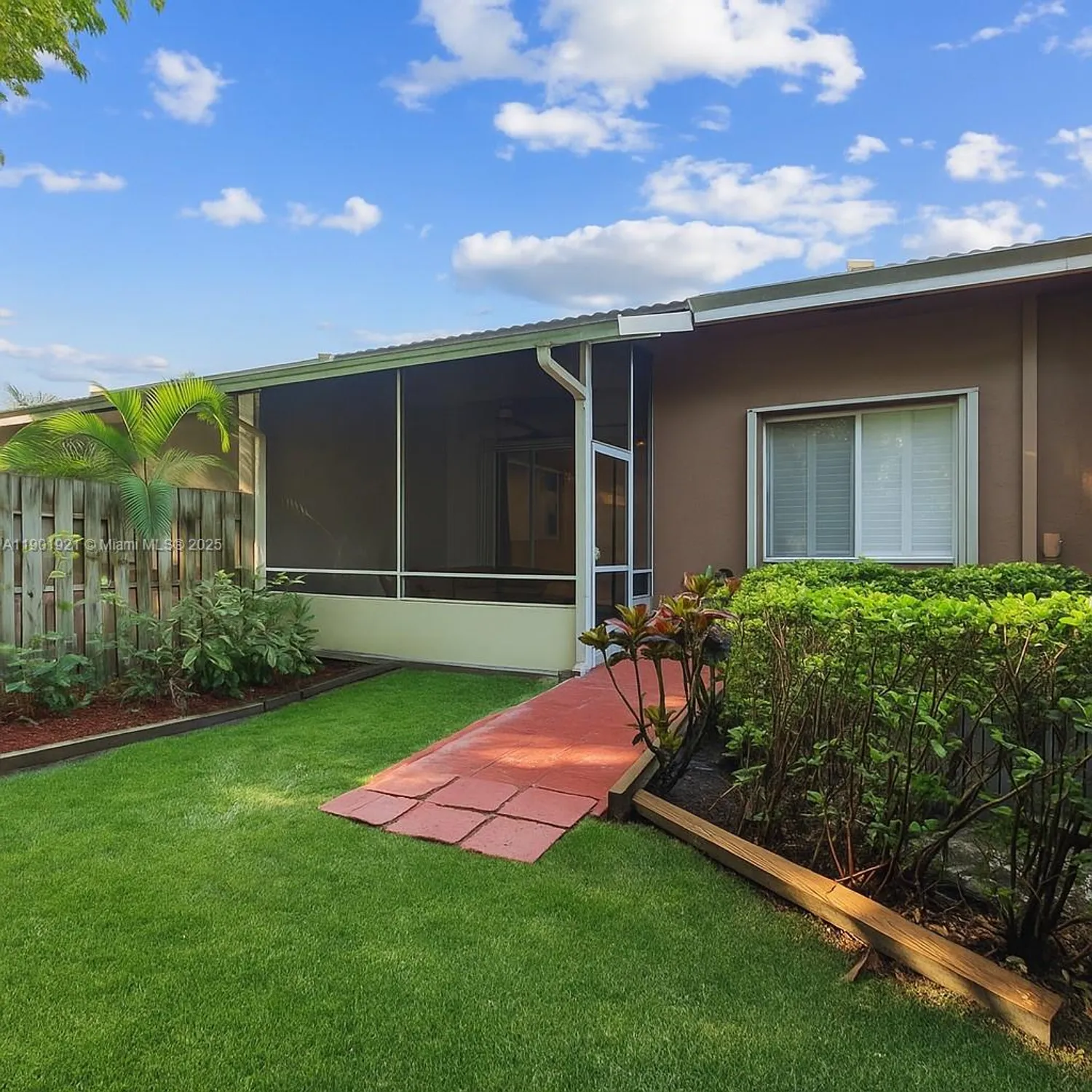 Property Slideshow image 21 of 27 | 10168 lombardy dr, Tamarac, FL, 33321