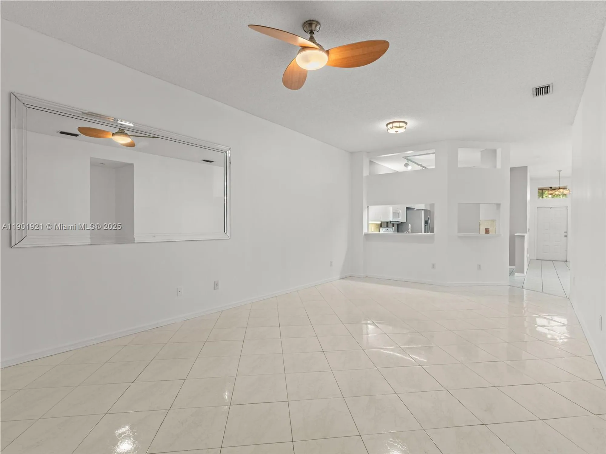 Property Slideshow image 3 of 27 | 10168 lombardy dr, Tamarac, FL, 33321