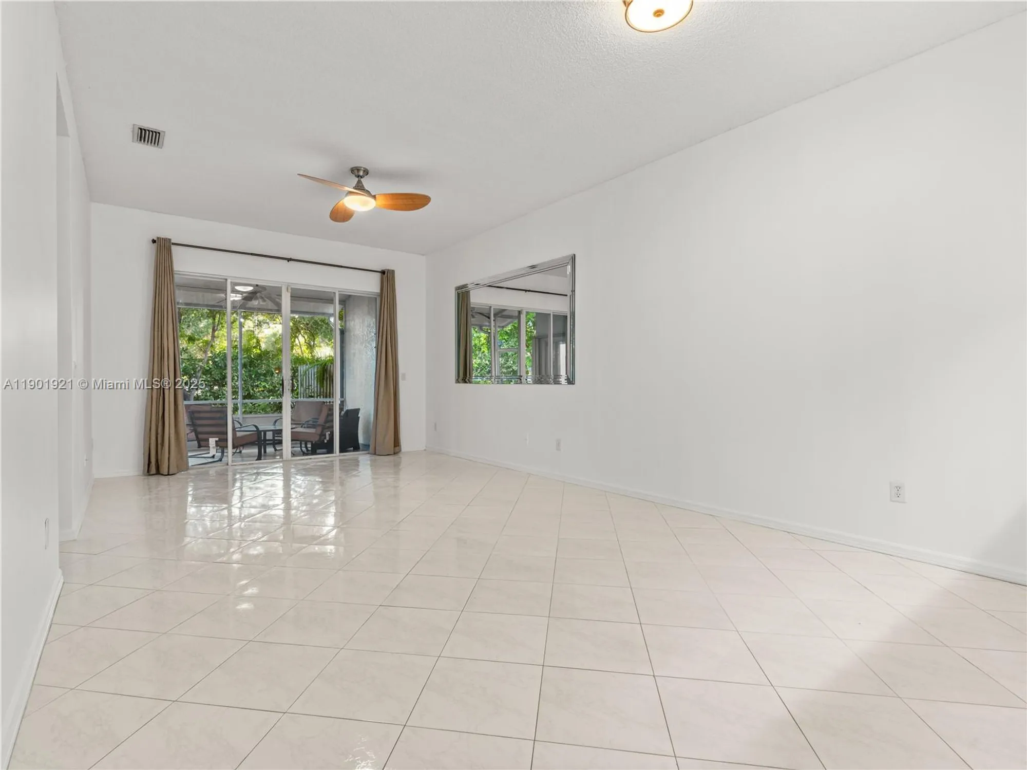 Property Slideshow image 5 of 27 | 10168 lombardy dr, Tamarac, FL, 33321