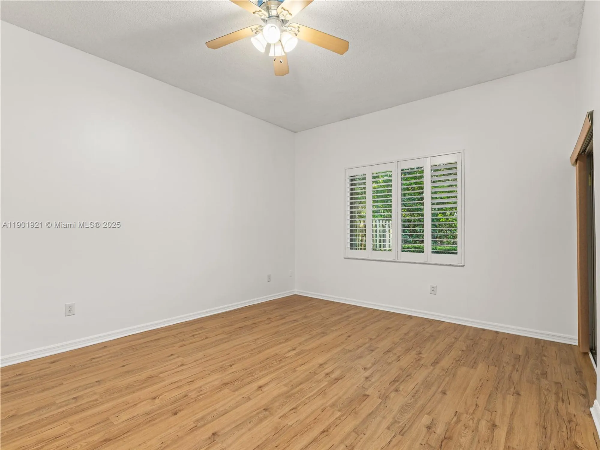 Property Slideshow image 8 of 27 | 10168 lombardy dr, Tamarac, FL, 33321