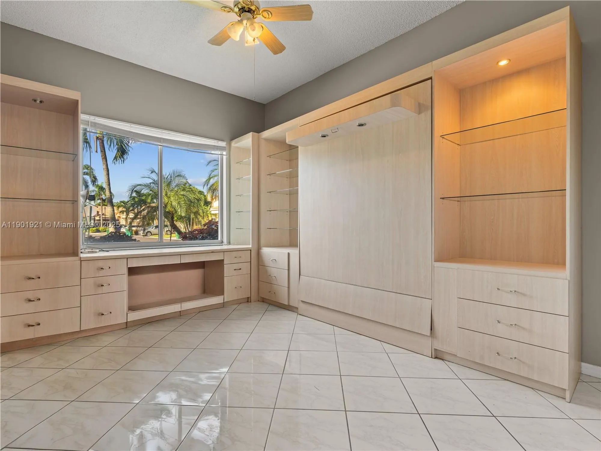 Property Slideshow image 9 of 27 | 10168 lombardy dr, Tamarac, FL, 33321