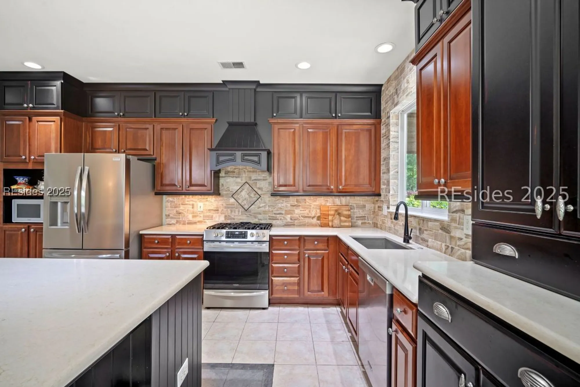 Property Slideshow image 8 of 30 | 214 hampton cir, Bluffton, SC, 29909