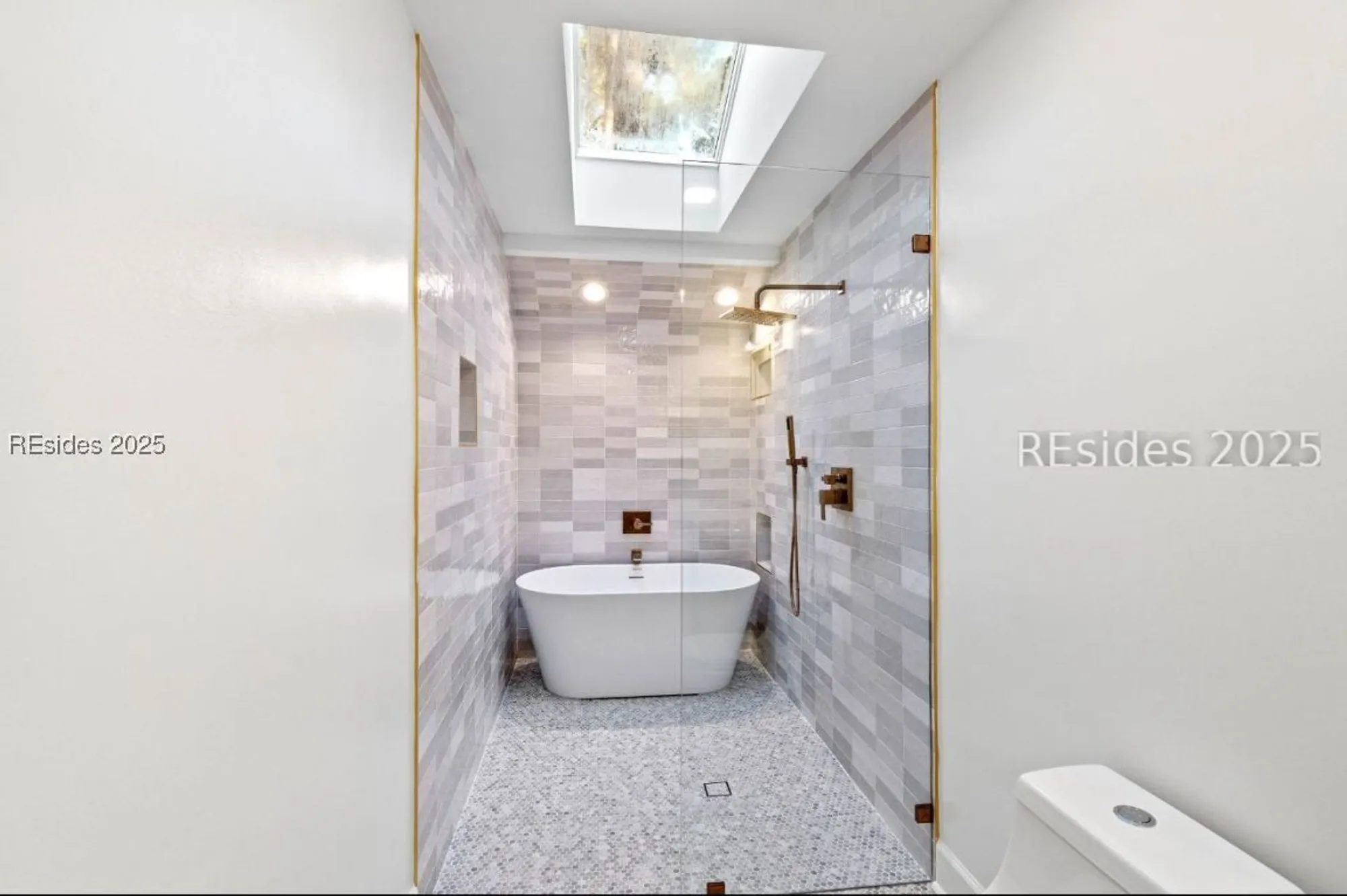 Property Slideshow image 18 of 41 | 4 brown thrasher rd, Hilton Head Island, SC, 29926