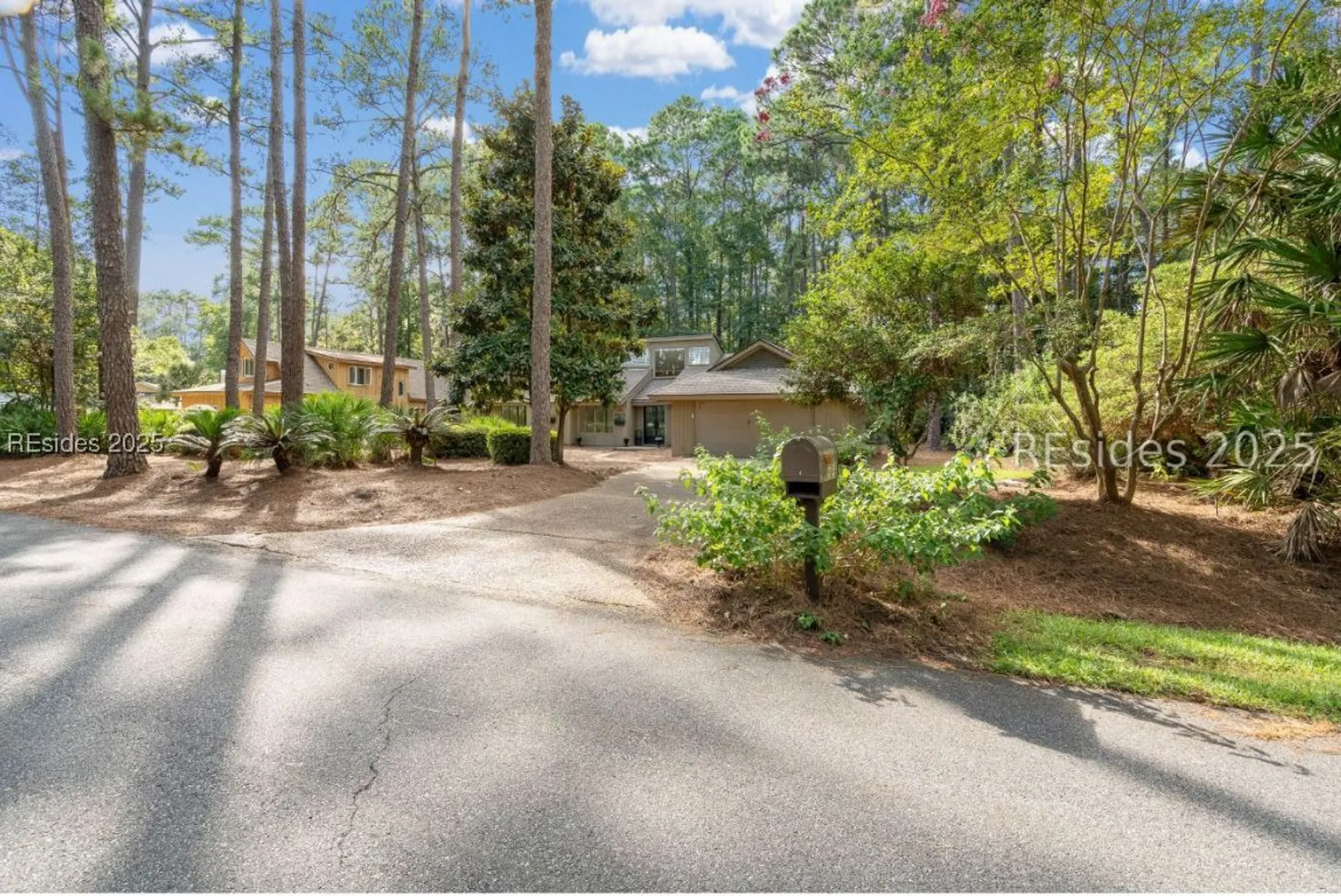 Property Slideshow image 38 of 41 | 4 brown thrasher rd, Hilton Head Island, SC, 29926