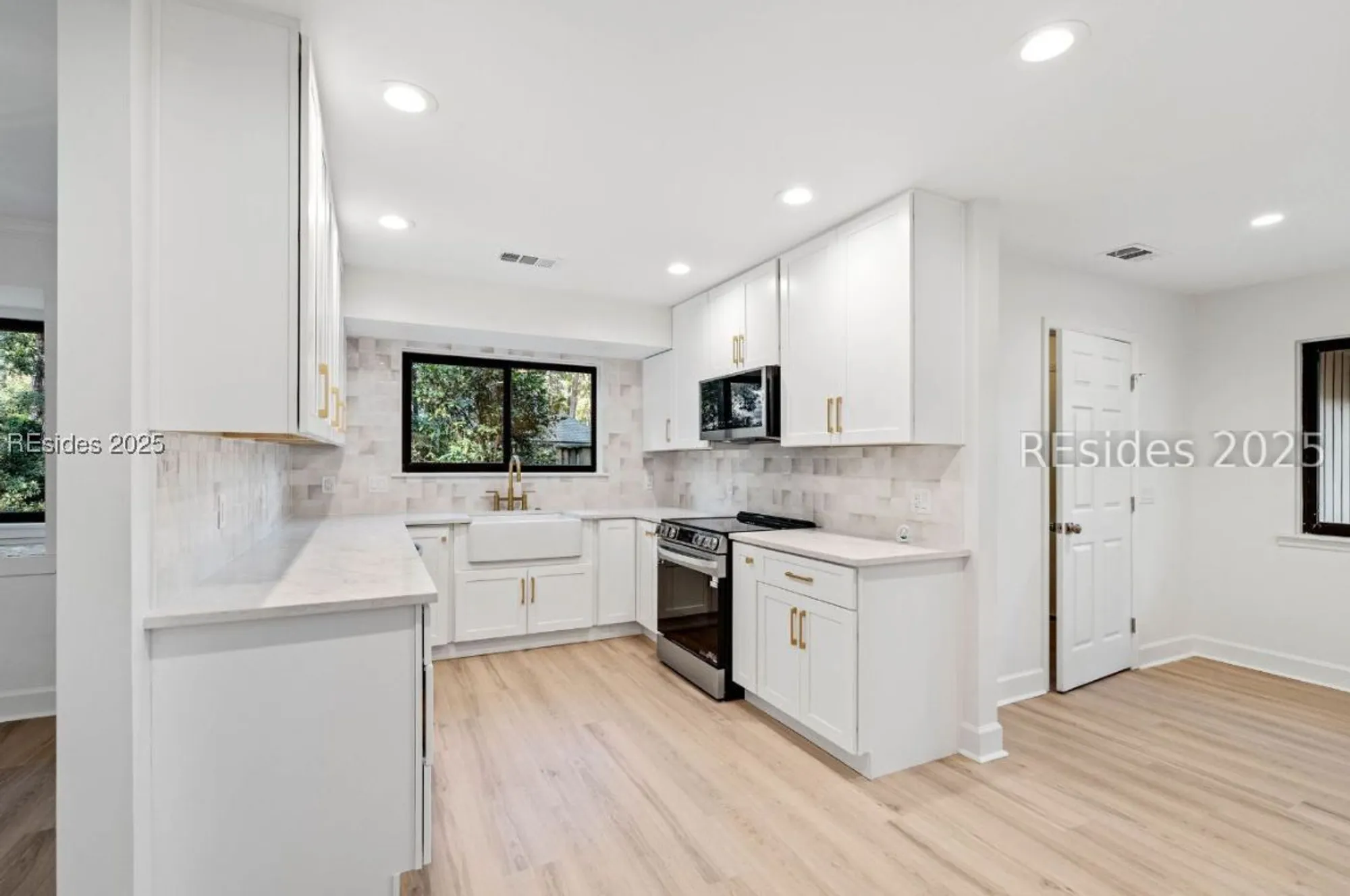 Property Slideshow image 6 of 41 | 4 brown thrasher rd, Hilton Head Island, SC, 29926