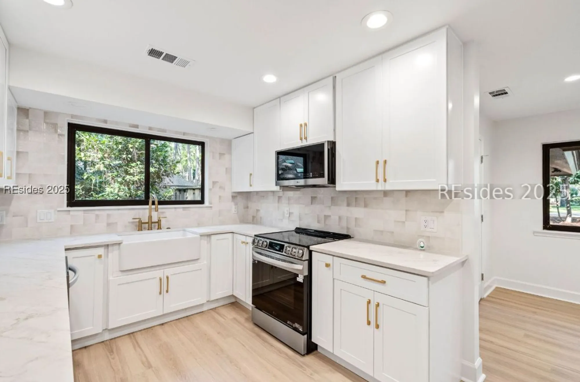 Property Slideshow image 9 of 41 | 4 brown thrasher rd, Hilton Head Island, SC, 29926